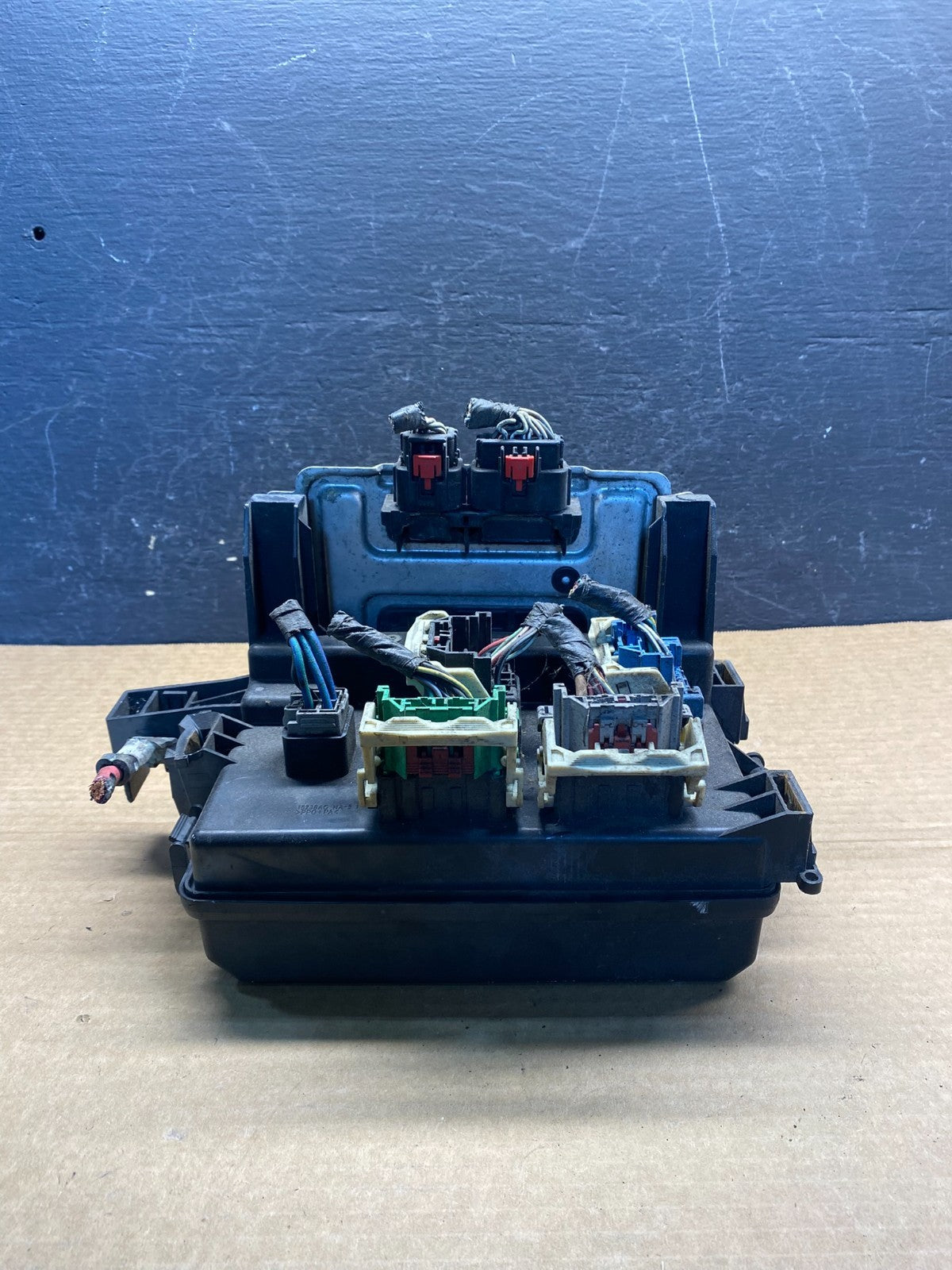 2006 2007 Chrysler 300 Totally Integrated Power Module Fuse Box TIPM AF7746 DG1