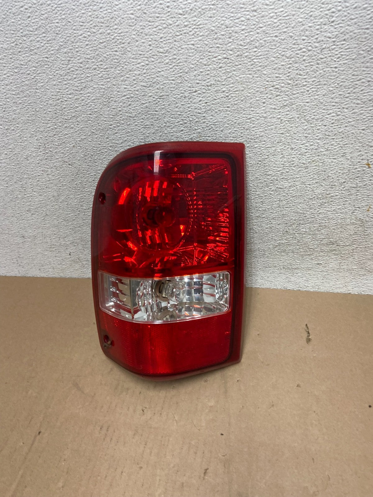 2006 to 2011 Ford Ranger Left Driver LH Side Tail Light AG6652 DW0