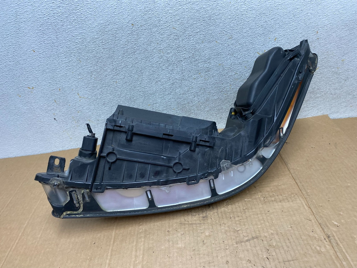 2005 to 2011 Lincoln Town Car Right Passenger Rh Side Headlight AI4643 DW8