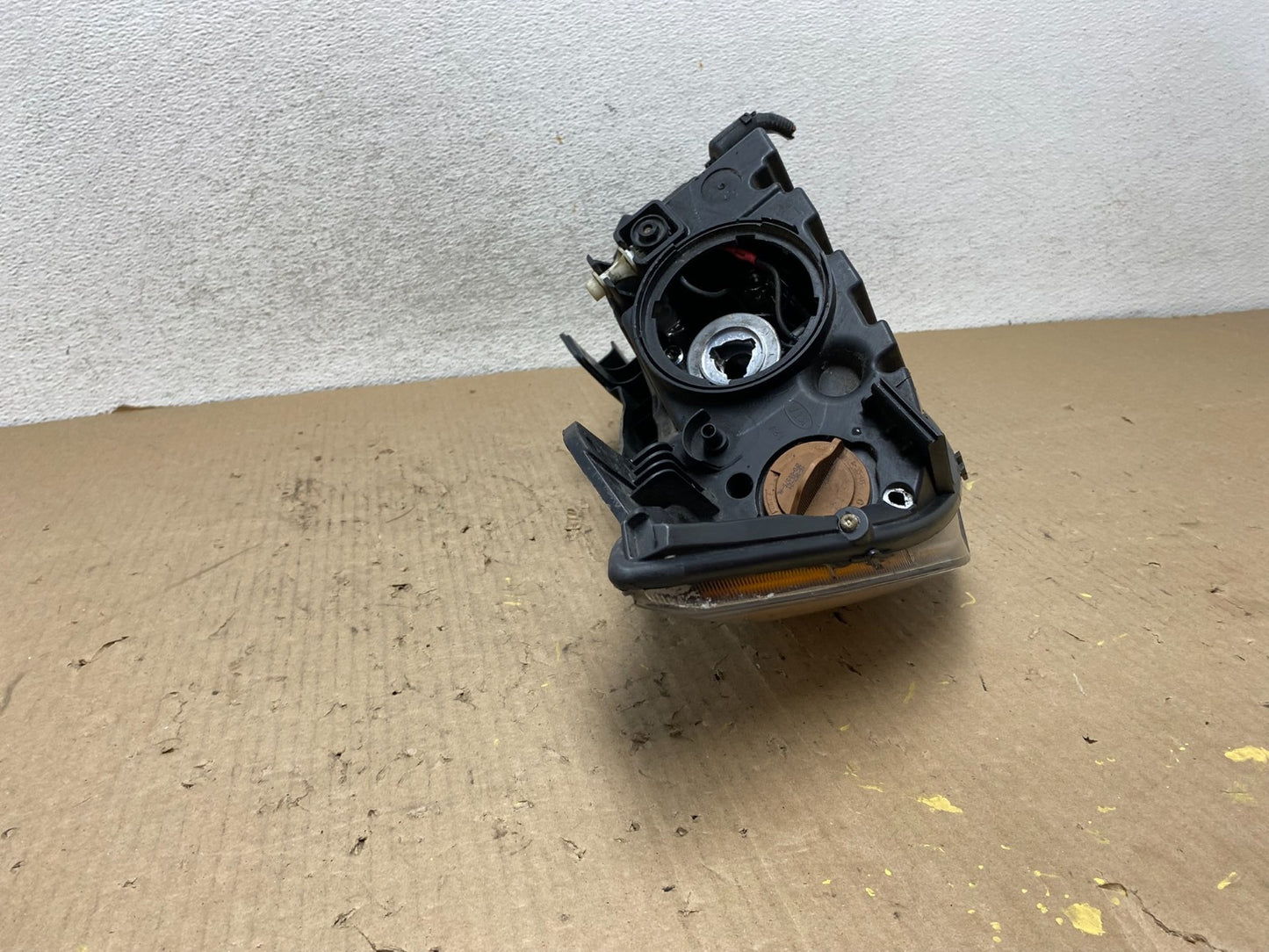 2011 to 2013 Kia Sorento Left Driver LH Side Headlight Halogen AG8071 DW6
