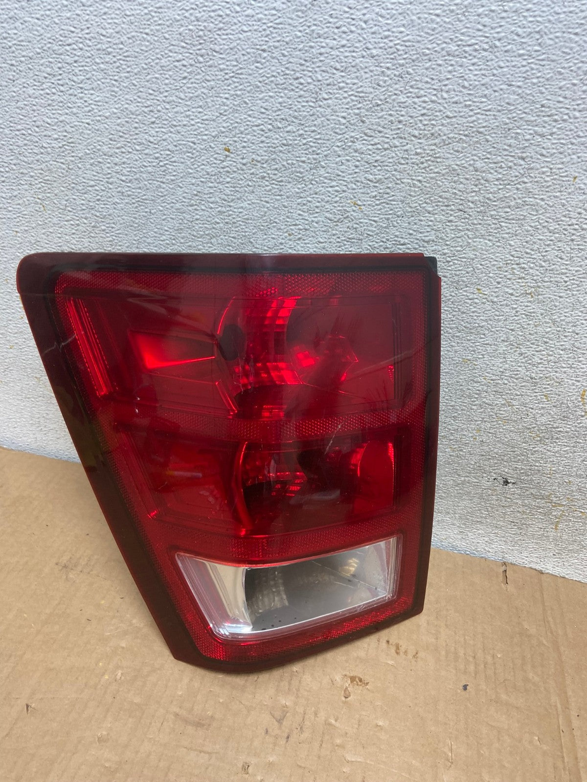 2005 to 2006 Jeep Grand Cherokee Left Driver Side Lh Tail Light AI6944 LK0