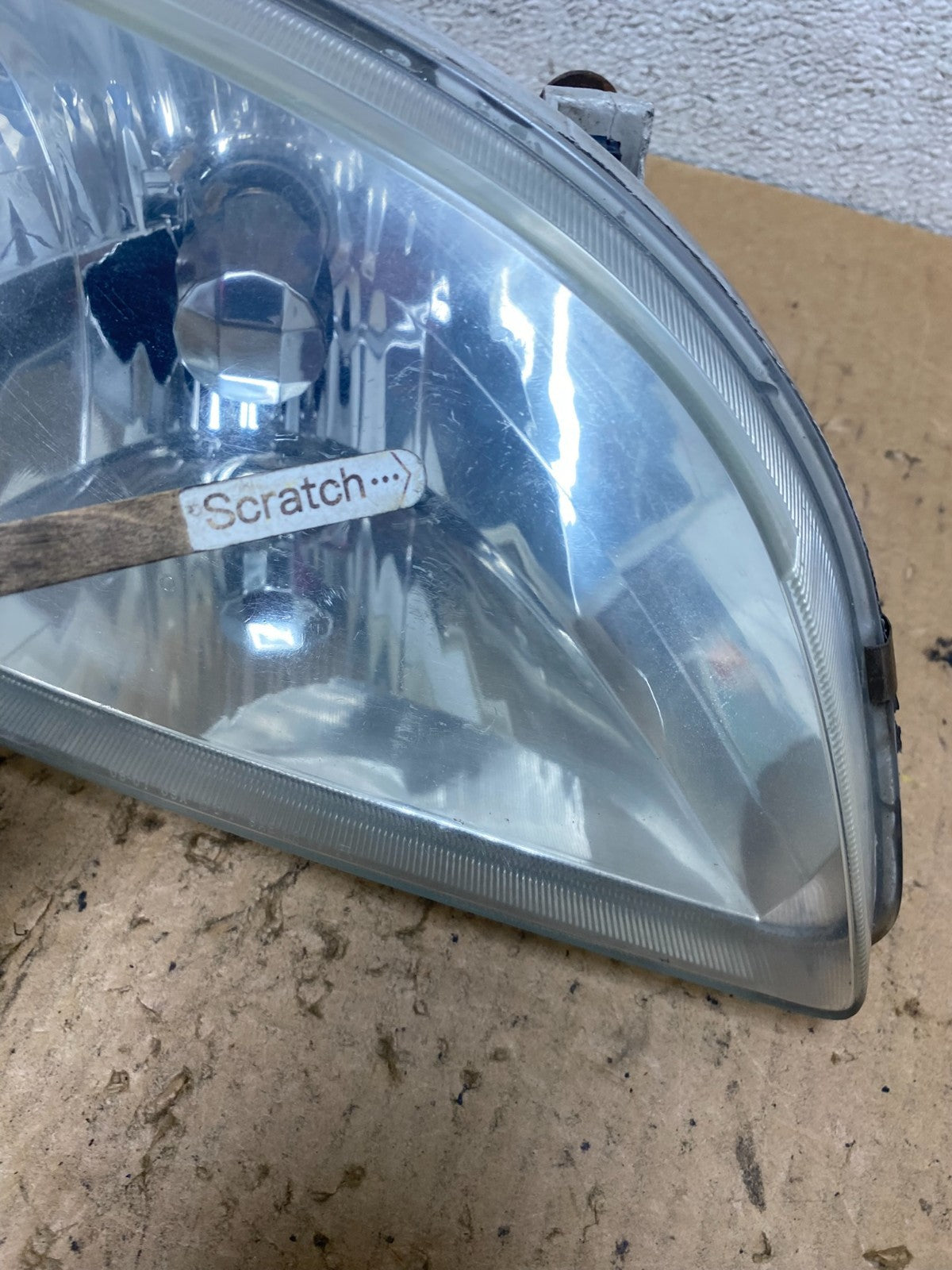 2001  to 2003 Toyota Sienna Right Passenger Side Headlight OEM Q7867 DW4