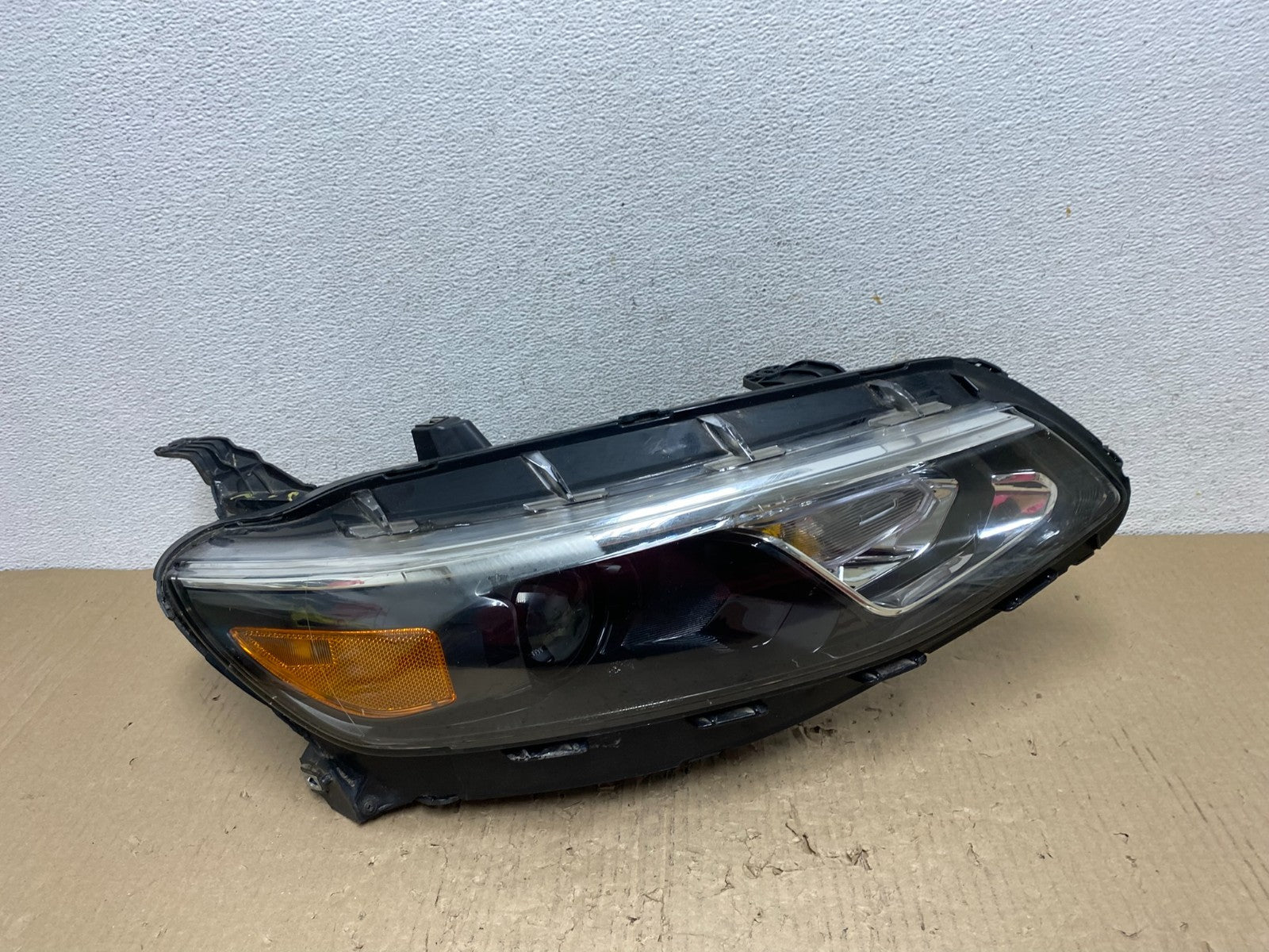 2016 - 2018 Chevrolet Malibu Right Passenger RH Halogen Headlight AF2825 DW0