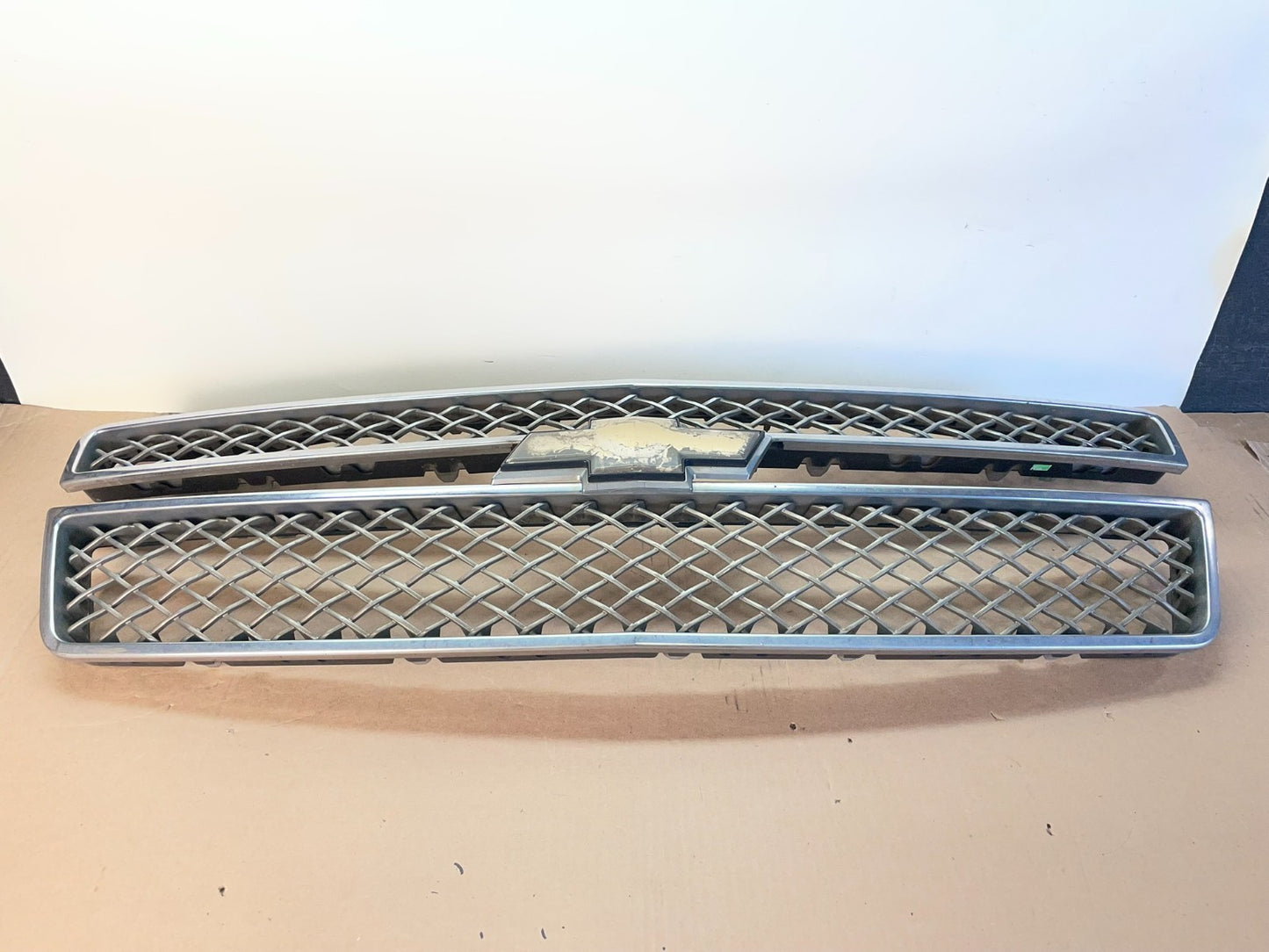 2007 to 2014 Chevrolet Avalanche Front Upper Lower Set Grill Grille AG1007 DG0