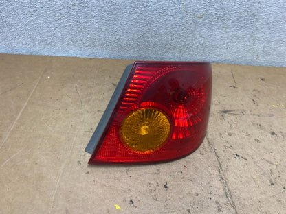 2003 to 2005 Toyota Corolla Right Passenger RH Side Tail Light Oem X7111 PS2