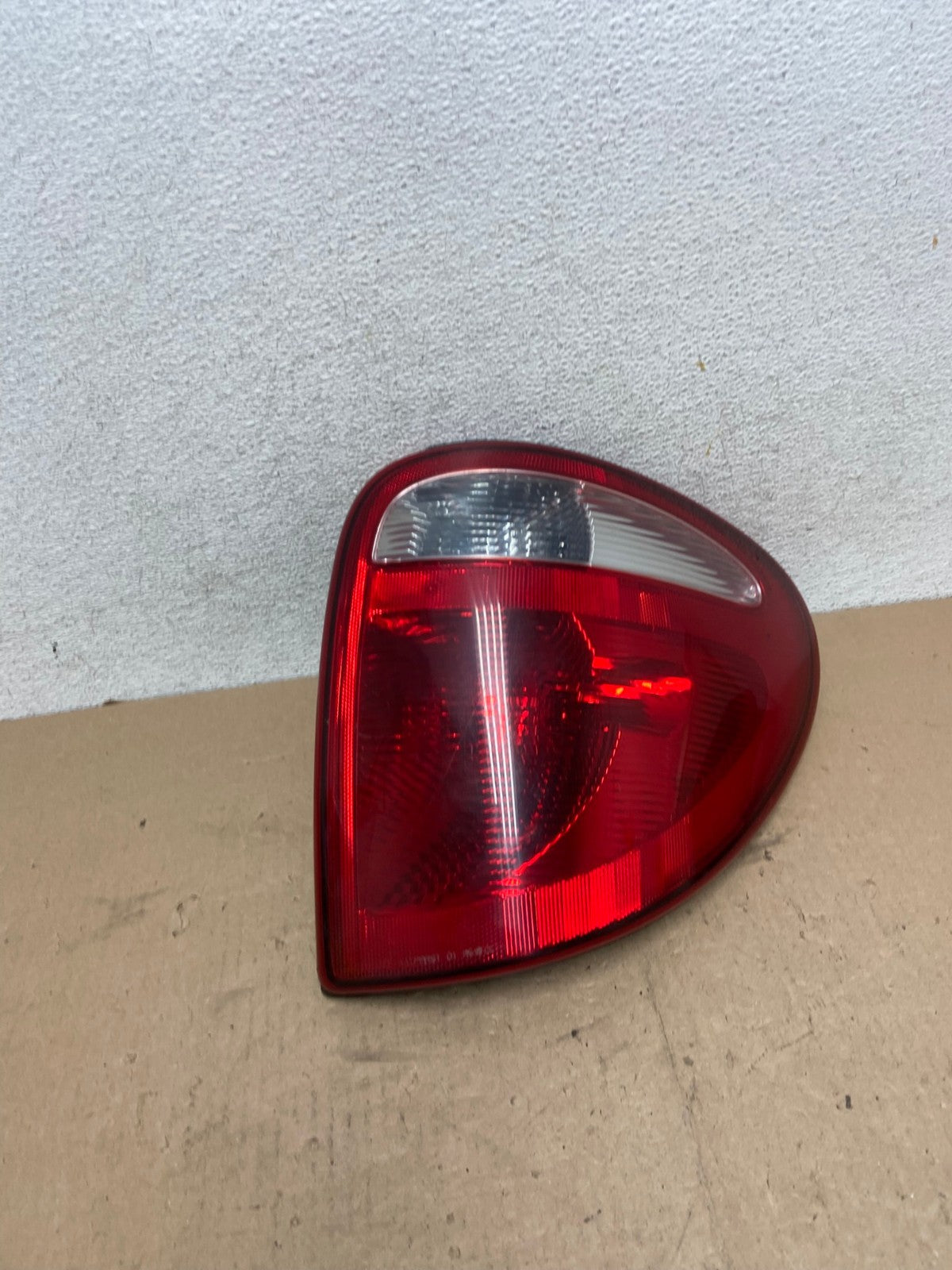 2004 - 2007 Dodge Grand Caravan Right Passenger Side Tail Light AG4771 LK0