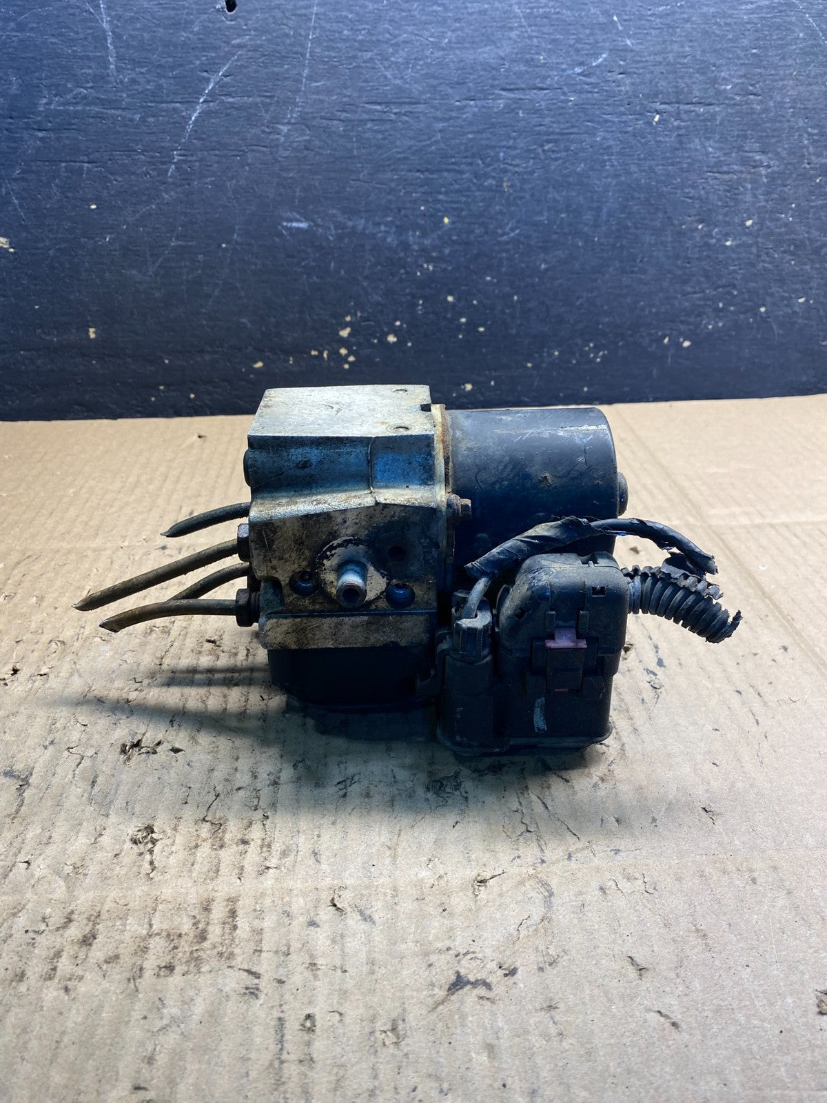 2002 GMC Yukon Denali ABS Anti Lock Brake Pump AB2784 DG3