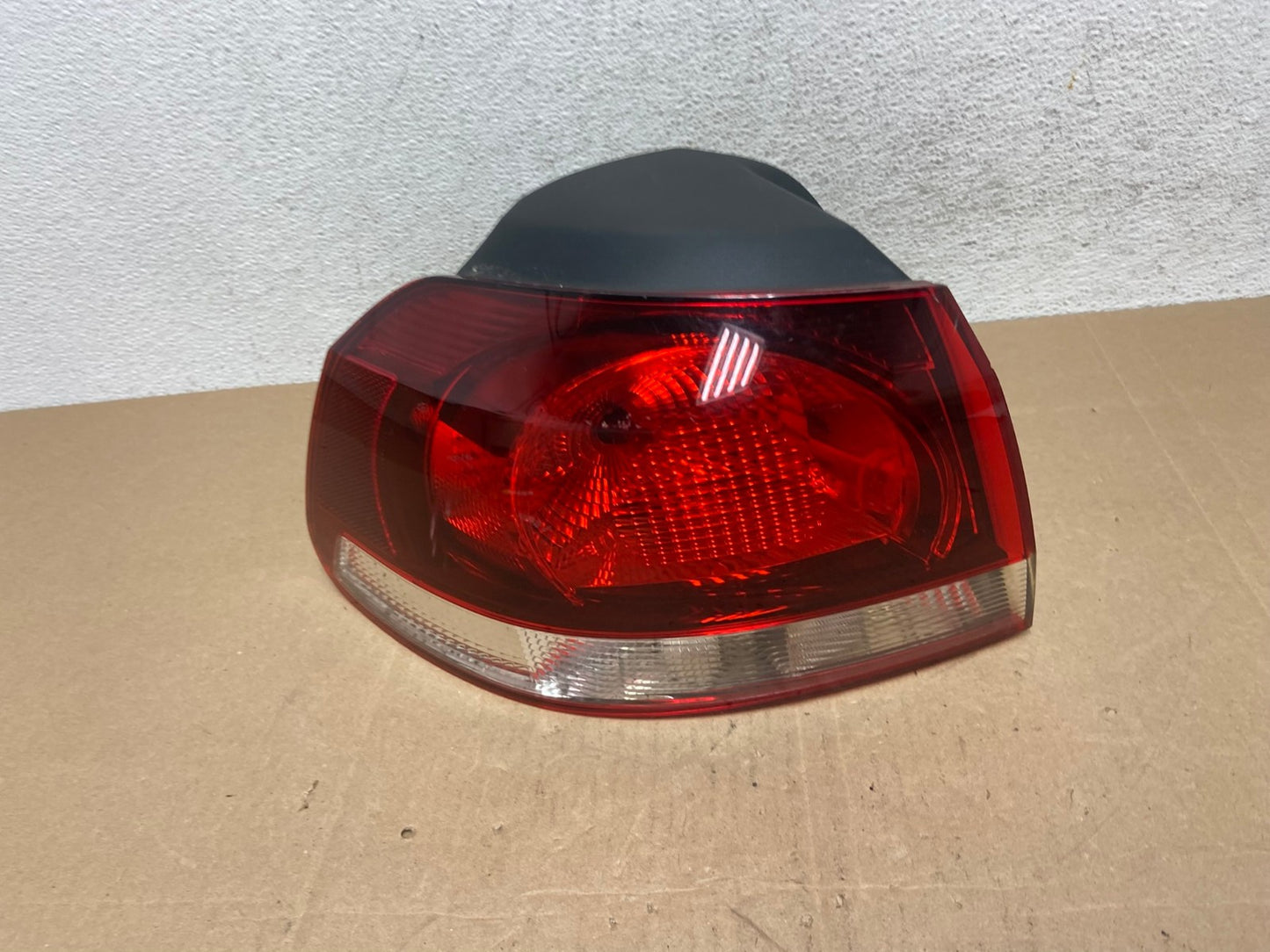 2010 to 2014 Volkswagen Golf & GTI Hatchback Left Side Tail Light AE5006 LK0