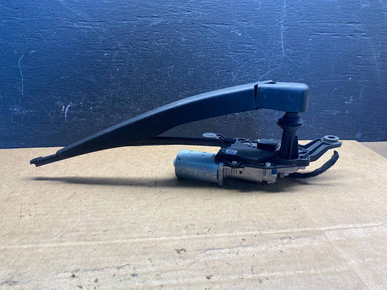 2020 to 2023 Ford Explorer Rear Windshield Wiper Motor ad7408 DG3