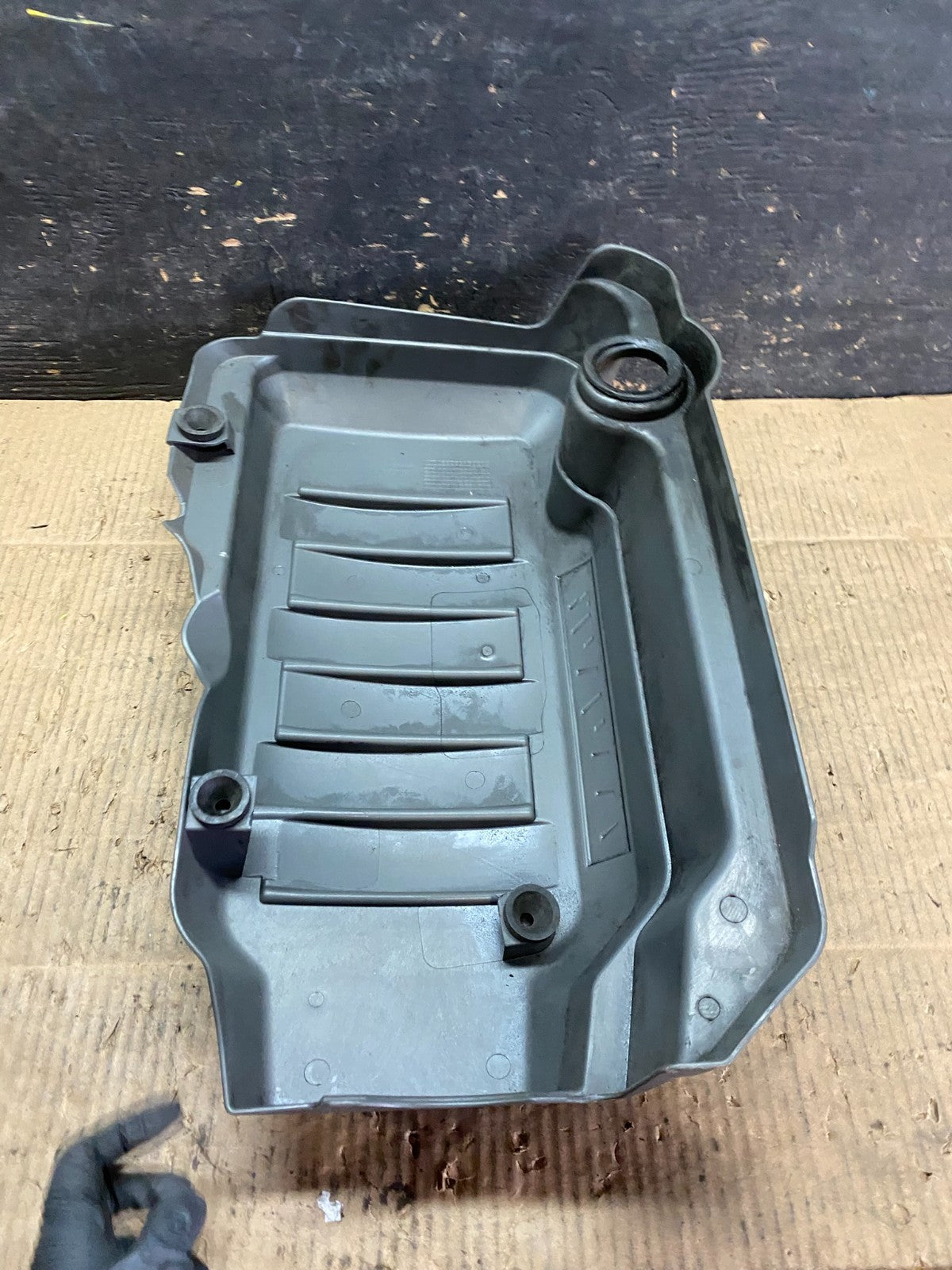 2007 to 2008 GMC Acadia 3.6L VVT Engine Cover Shield T9460 DG6