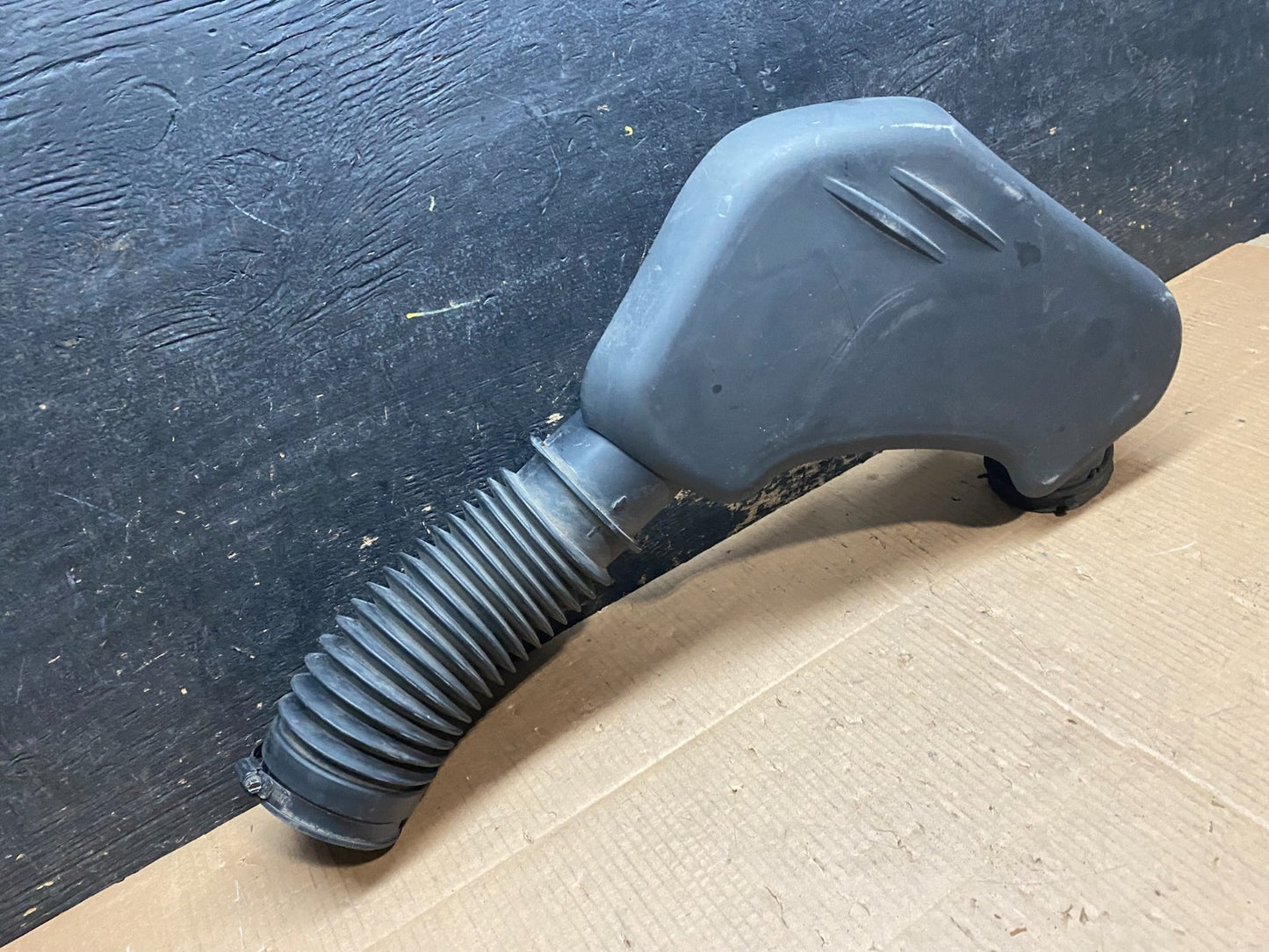 2011 to 2018 Chrysler 300 3.6L Air Intake Duct Tube Cleaner OEM Y1821 DG2