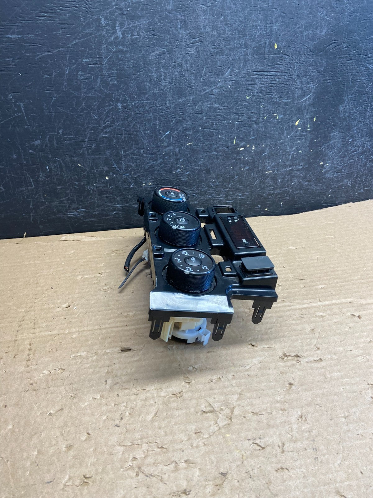 2009 to 2013 Toyota Corolla Matrix Climate Heater A/C AC Control Panel AF2690 DG1