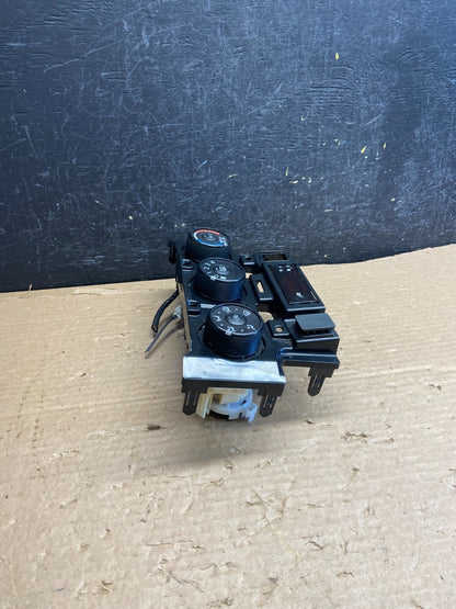 2009 to 2013 Toyota Corolla Matrix Climate Heater A/C AC Control Panel AF2690 DG1