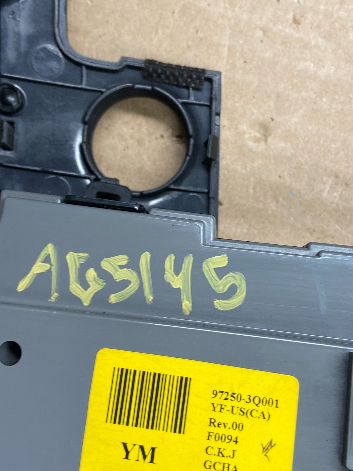2011 - 2014 Hyundai Sonata Center Radio Climate Control Air Vent Bezel AG5145 DG7