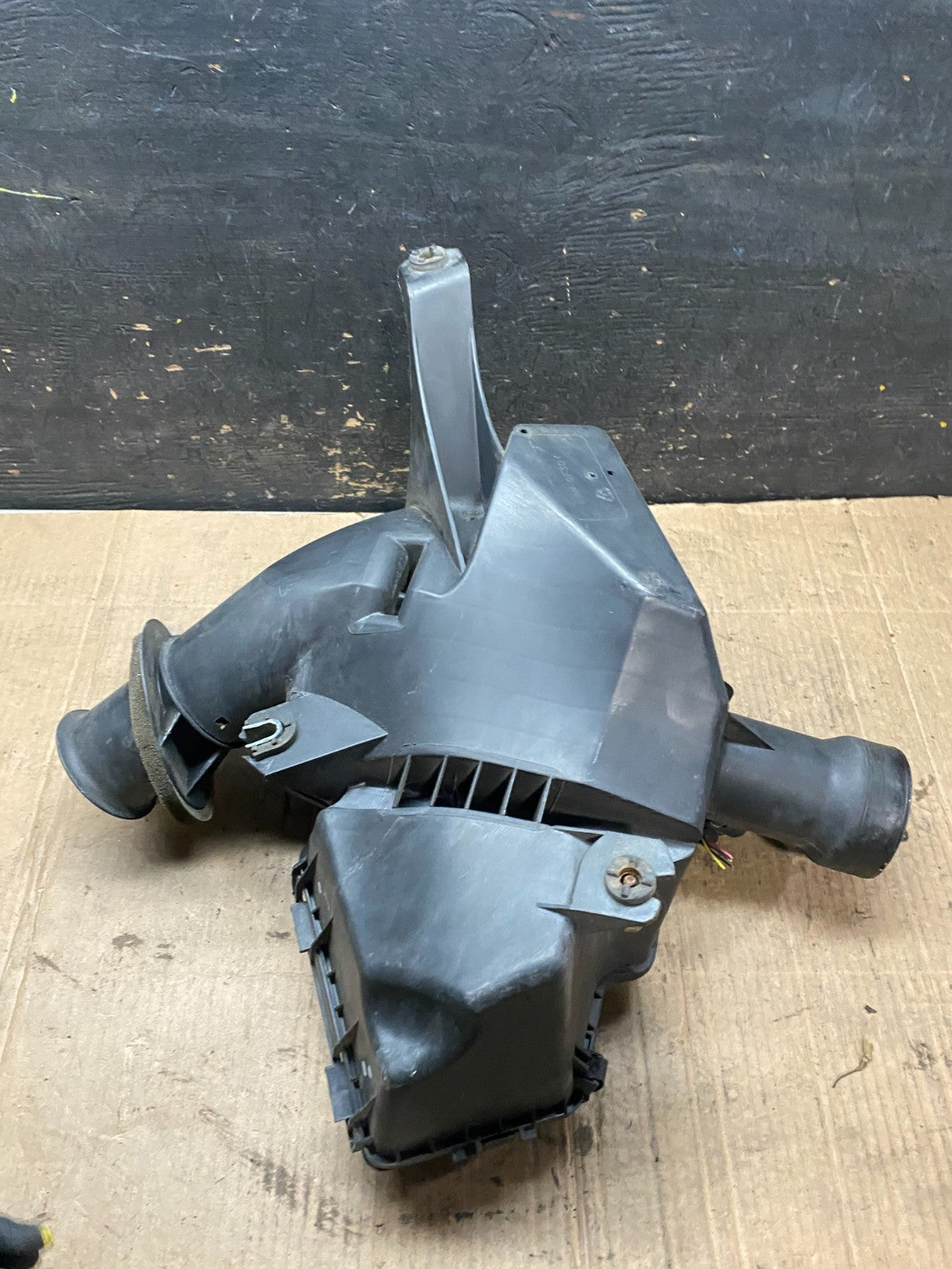 2007 Hummer H3 Air Intake Cleaner Filter Housing Box OEM T4104 DG5
