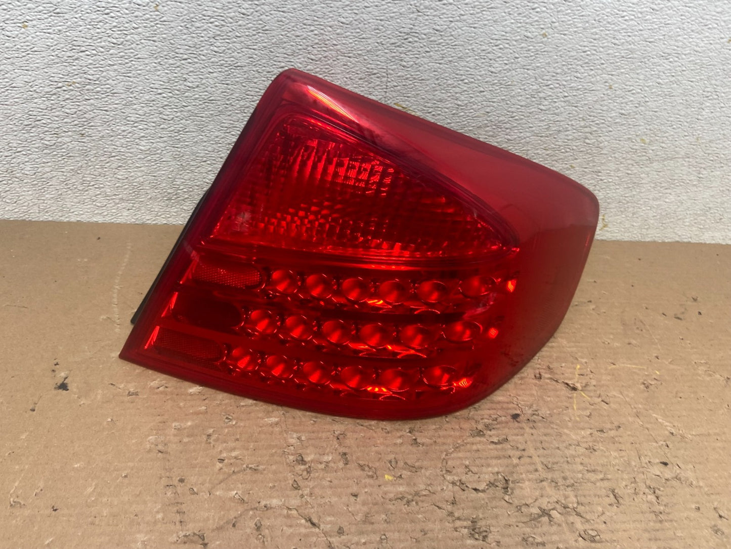 2003 to 2004 Infiniti G35 Right Passenger Rh Side Tail Light OEM R1071 DW0