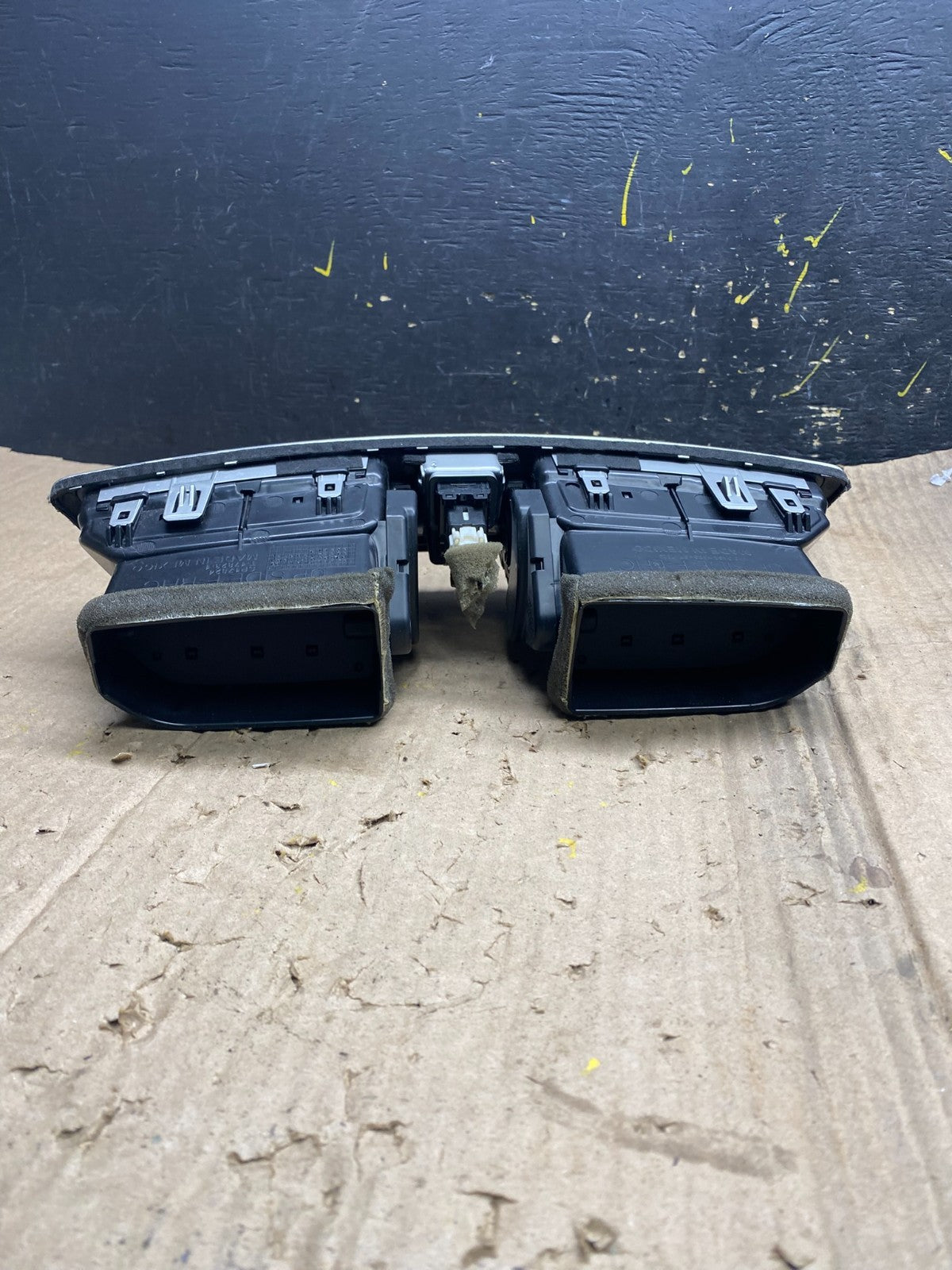 2013 to 2015 Nissan Sentra Air Vents Top Dash Center W/Hazzard Switch X1954 DG4