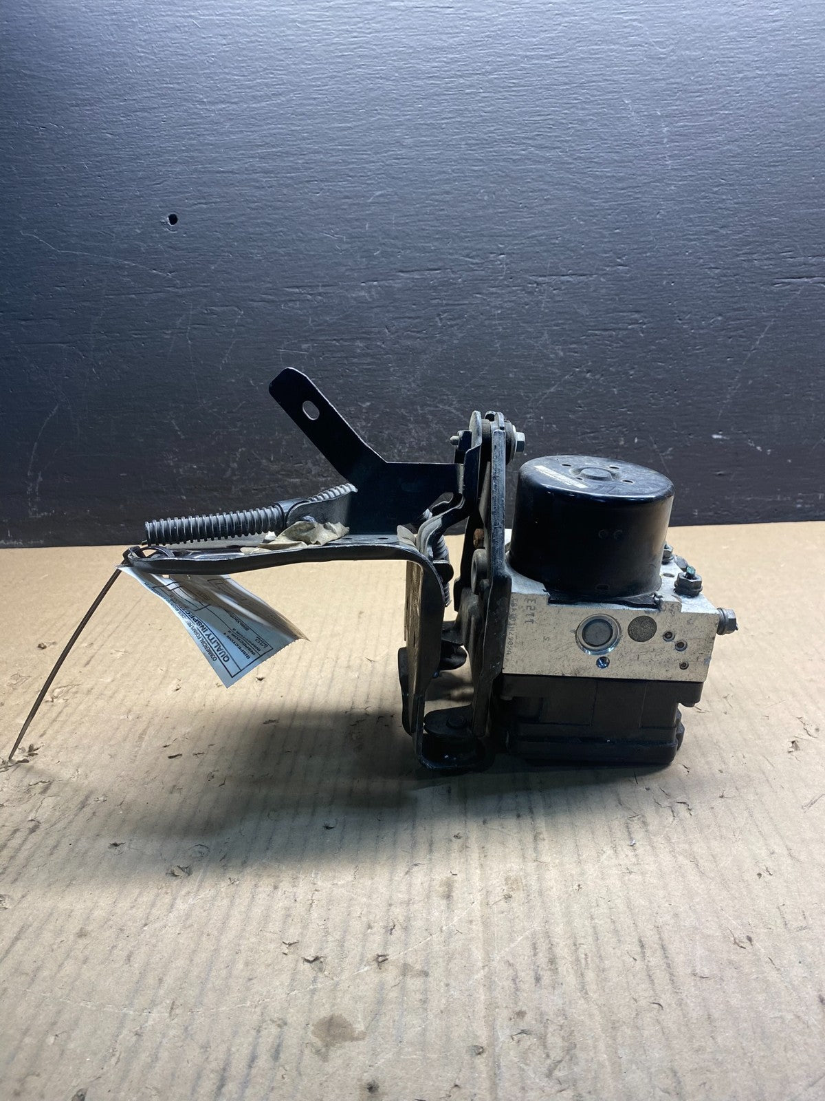 2010- 2011 Volkswagen Jetta ABS Brake Pump Control 8E0614111A Module AC2375 DG4