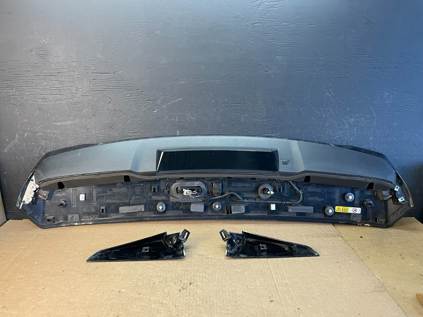 2020 to 2023 Ford Explorer Rear Liftgate Spoiler Wing ad0433 DG5