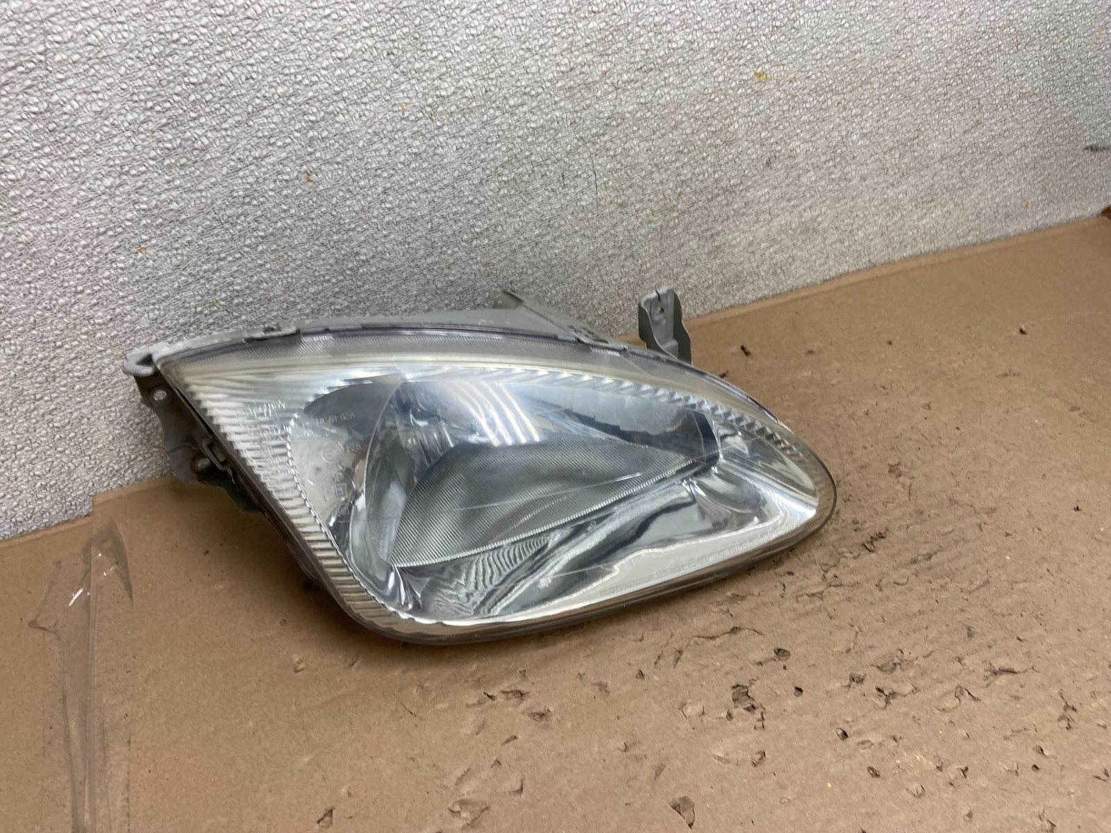 1999 2000 Hyundai Elantra Right Passenger Side Headlight OEM AB0832 DG2