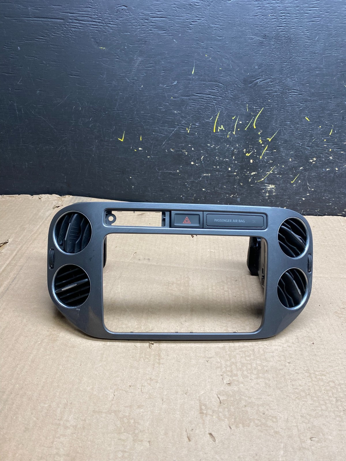 2012 to 2017 Volkswagen Tiguan Center Dashboard Radio Bezel Trim y9916 DG0