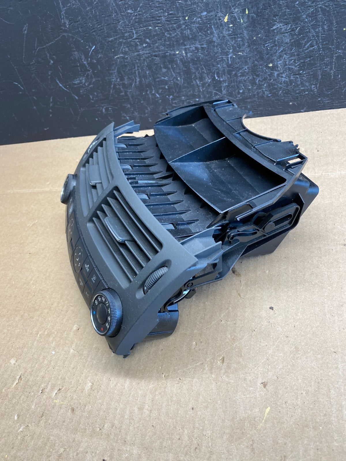 2007 - 2009 Mercedes W211 E550 E320 Center Console AC Heater Air Vent AC6238 DG2
