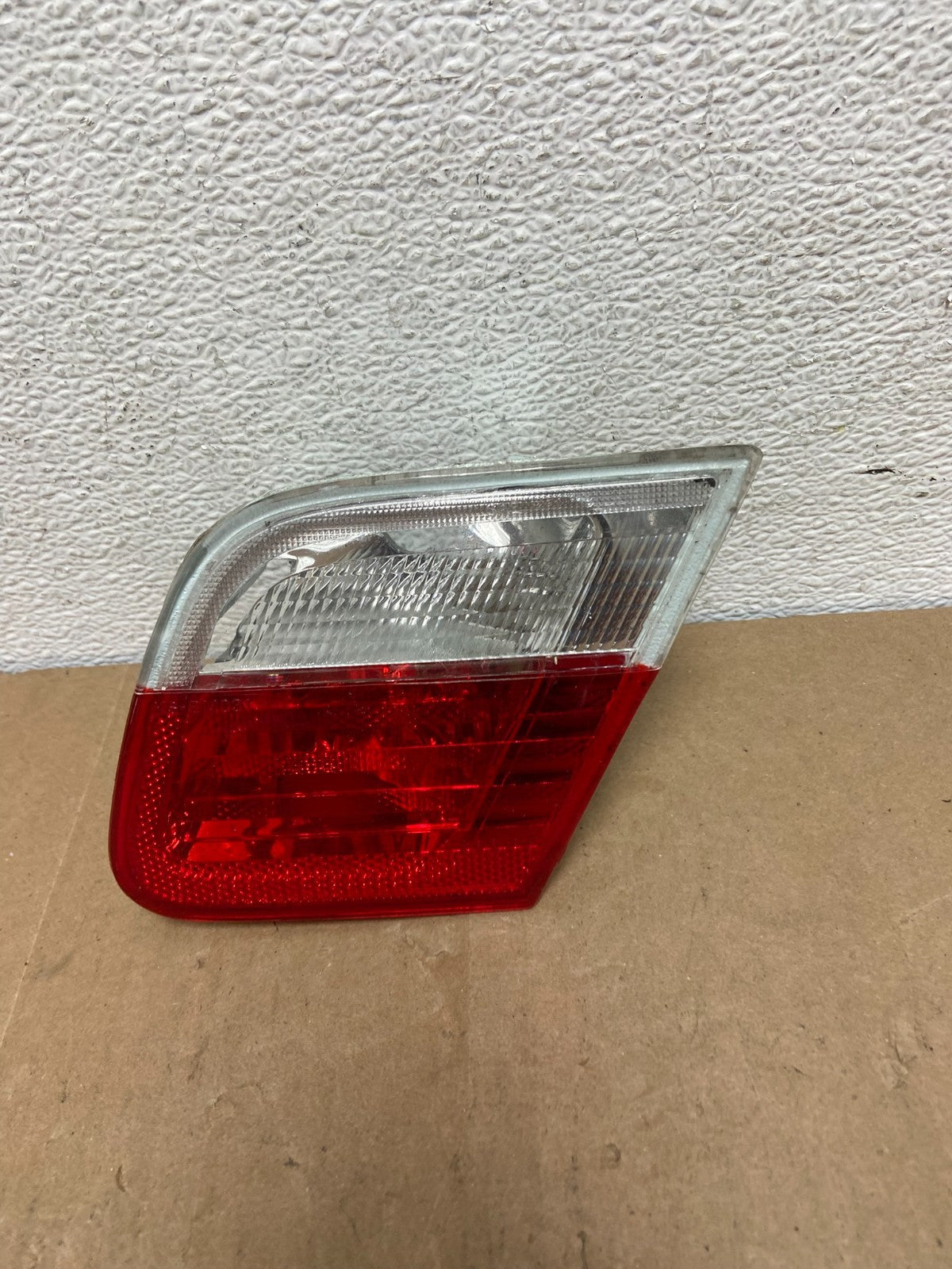 2002 - 2005 BMW 3 325i E46 Series Right Passenger Inner Tail Light AC5802 DW0