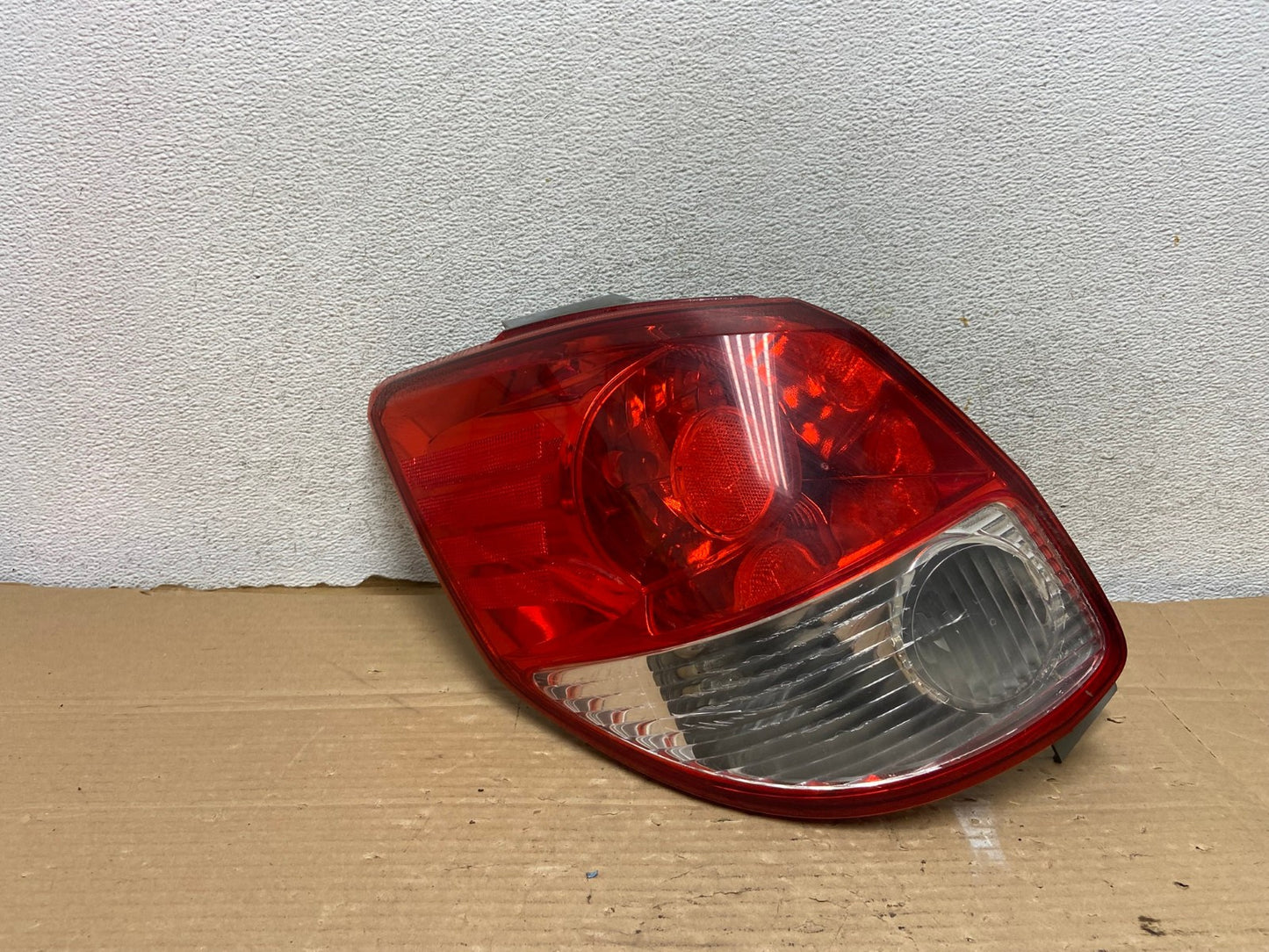 2003-2004 Toyota Matrix Left Driver LH Side Tail Light AG9072 LK0