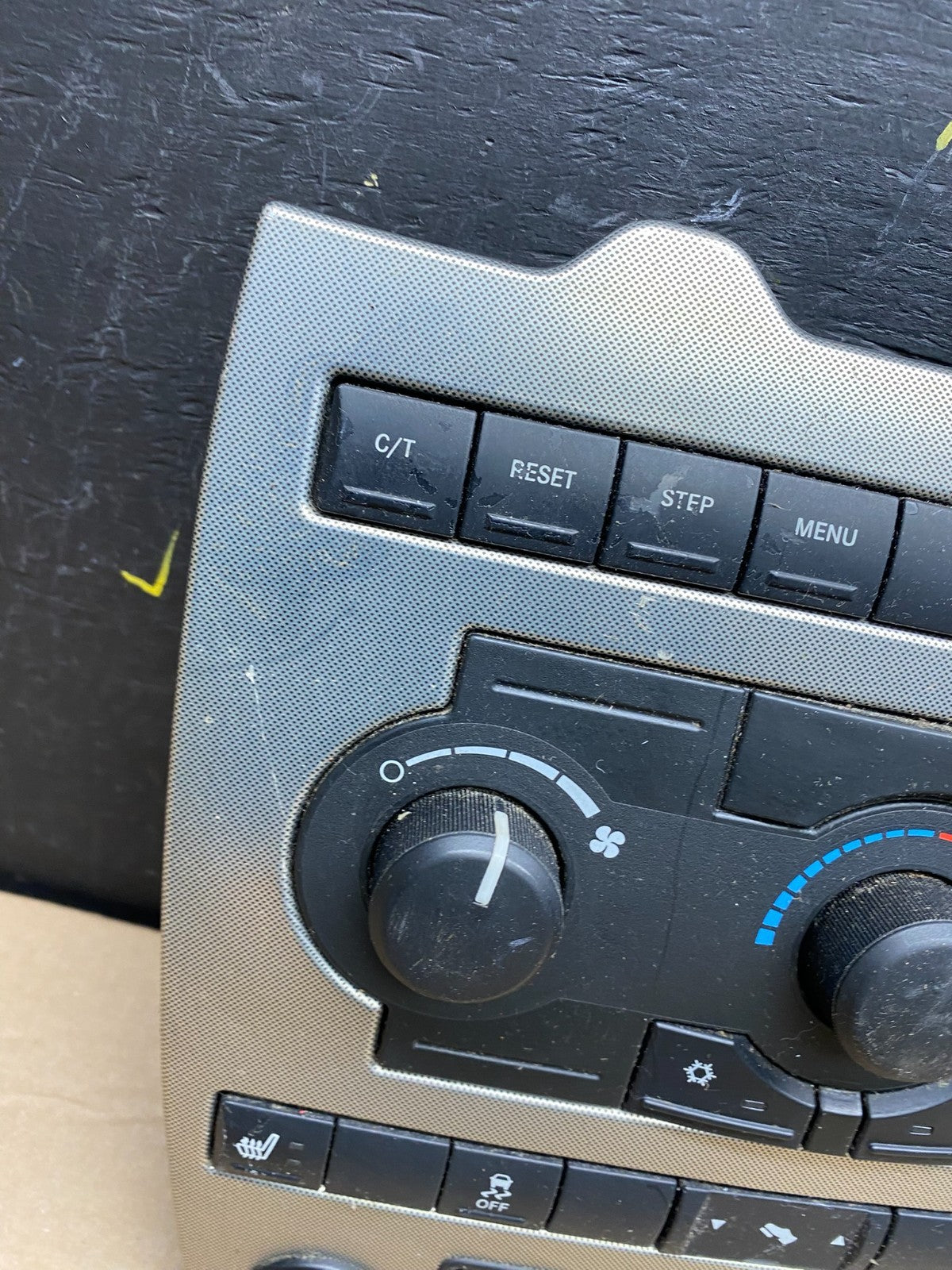 2005 2006 2007 Jeep Commander Grand Cherokee A/C Climate Control Bezel Y9915 DG2