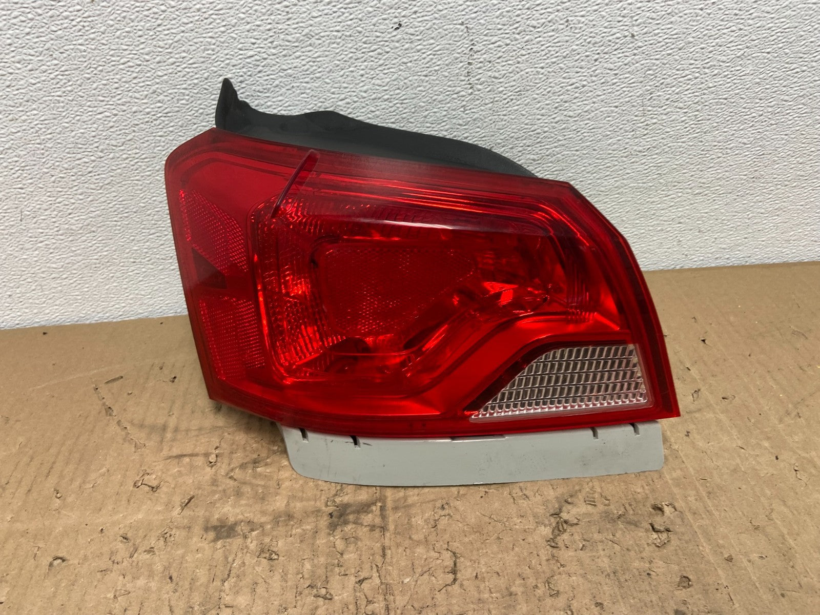 2014 to 2020 Chevrolet Impala Left Driver LH Side Outer Tail Light AB9894 DW0