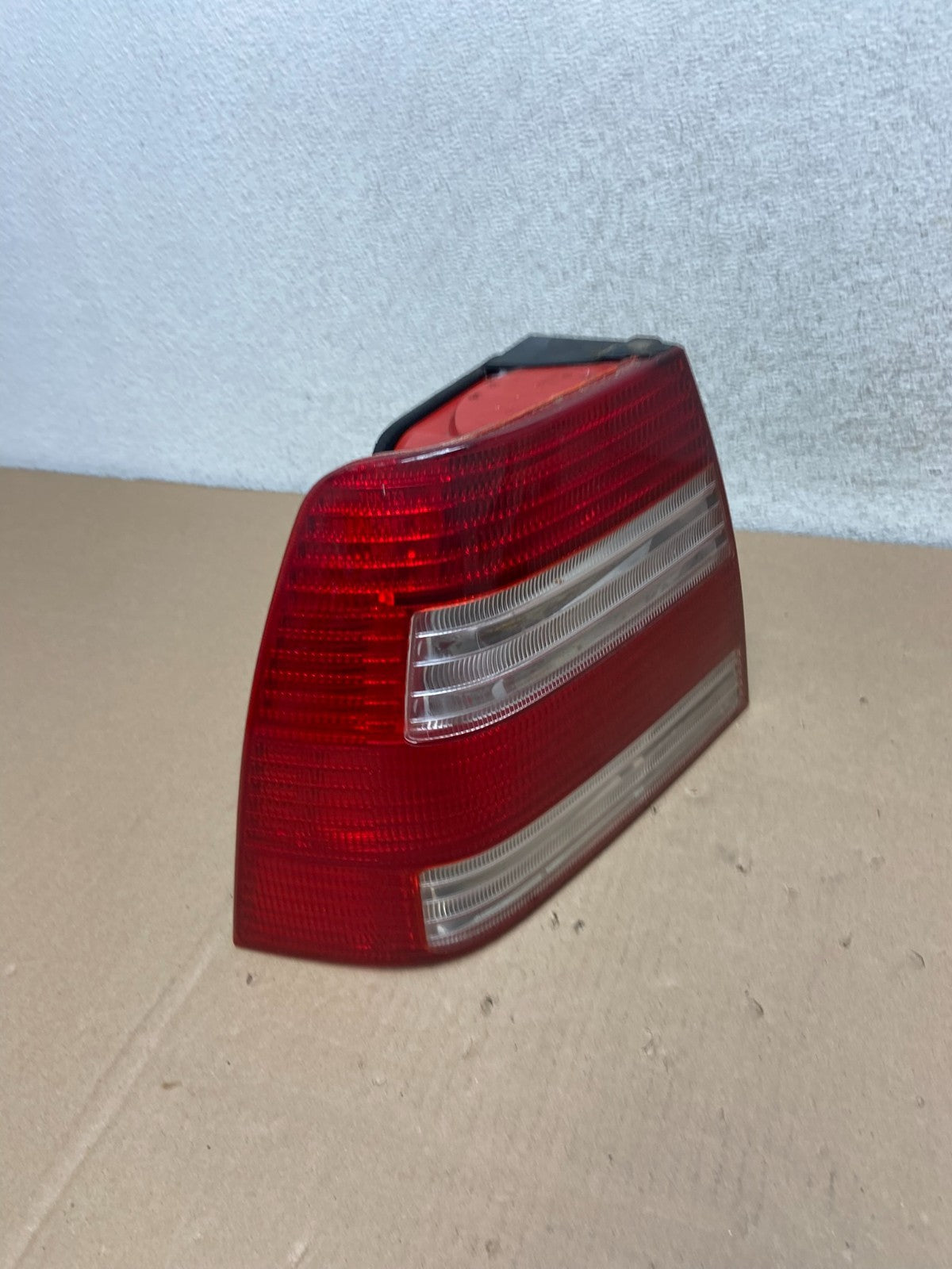 2004 to 2005 Volkswagen Jetta Left Driver LH Side Tail Light AG6632 DW2