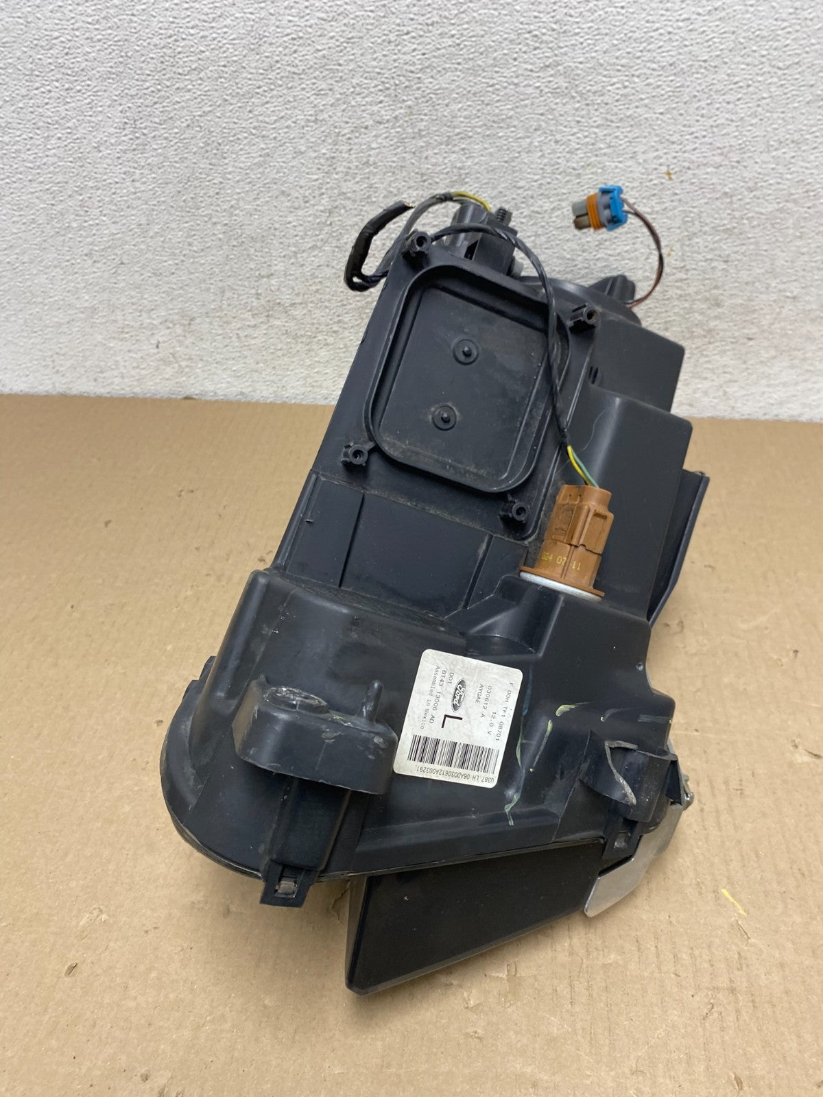 2011 to 2014 Ford Edge Front Left Driver Side Headlight Halogen AG5890 DW7