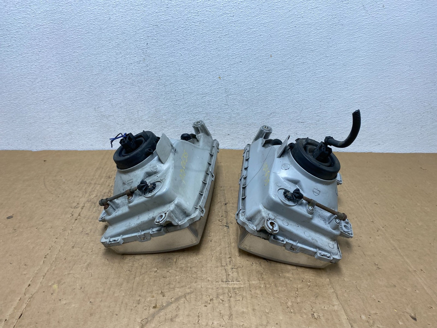 1998 to 2002 Kia Sportage Left+Right Halogen Headlights AD0635 DW10