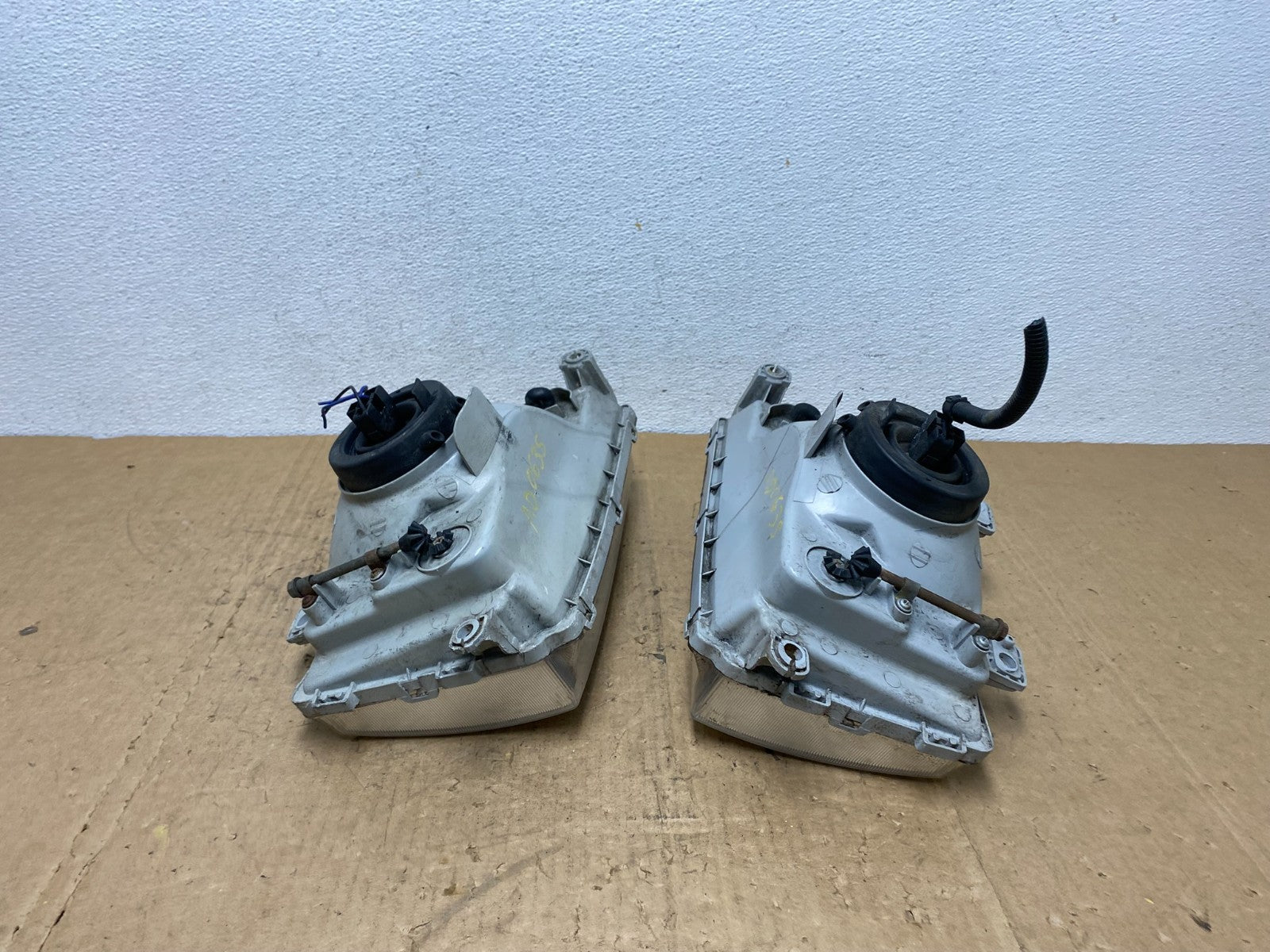 1998 to 2002 Kia Sportage Left+Right Halogen Headlights AD0635 DW10