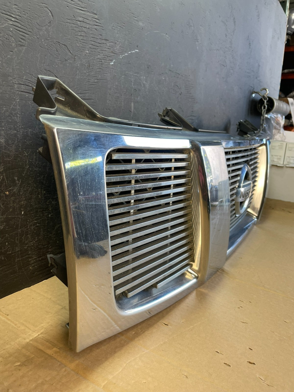 2004 to 2007 Nissan Titan Armada Front Upper Grill Grille AC9746 DG2