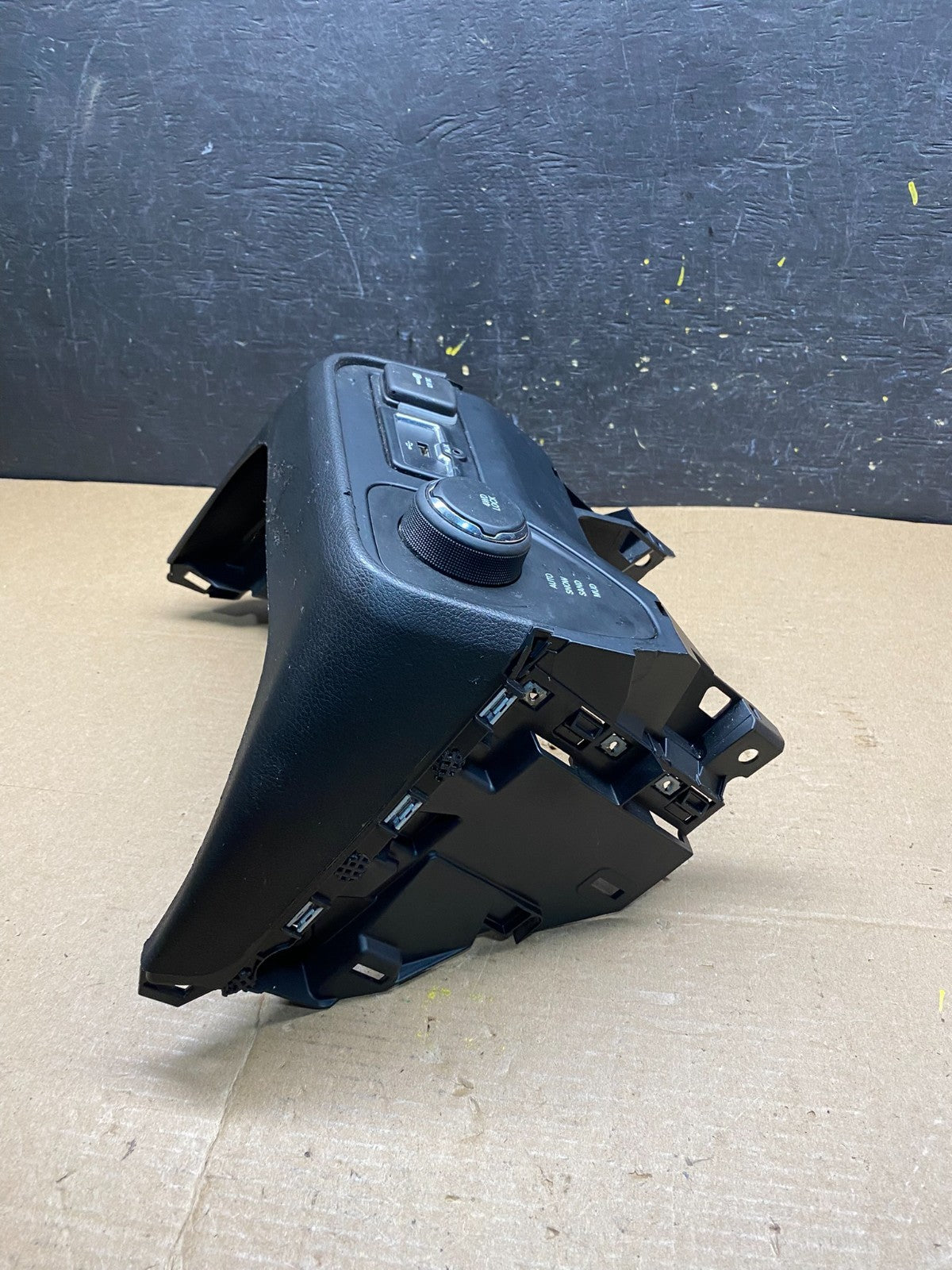 2015-2018 Jeep Renegade Center Console Front Lower AUX USB DC Power Oem Q9532 DG2