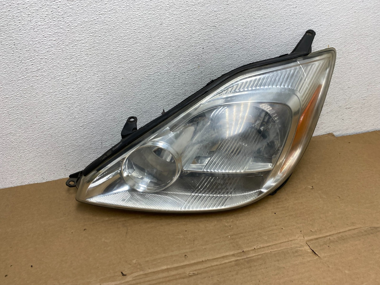 2004-2005 Toyota Sienna Left Driver LH Side Halogen Headlight DEPO AD3816 DW2