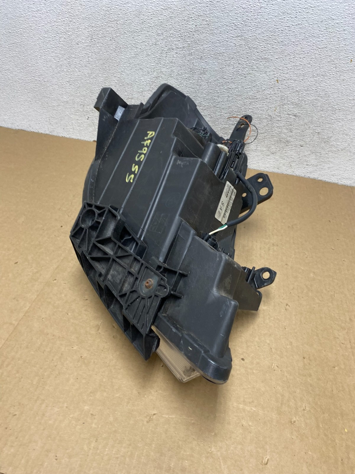 2008 to 2012 Nissan Versa Headlight Halogen Left Driver Lh Side AF9555 DW6