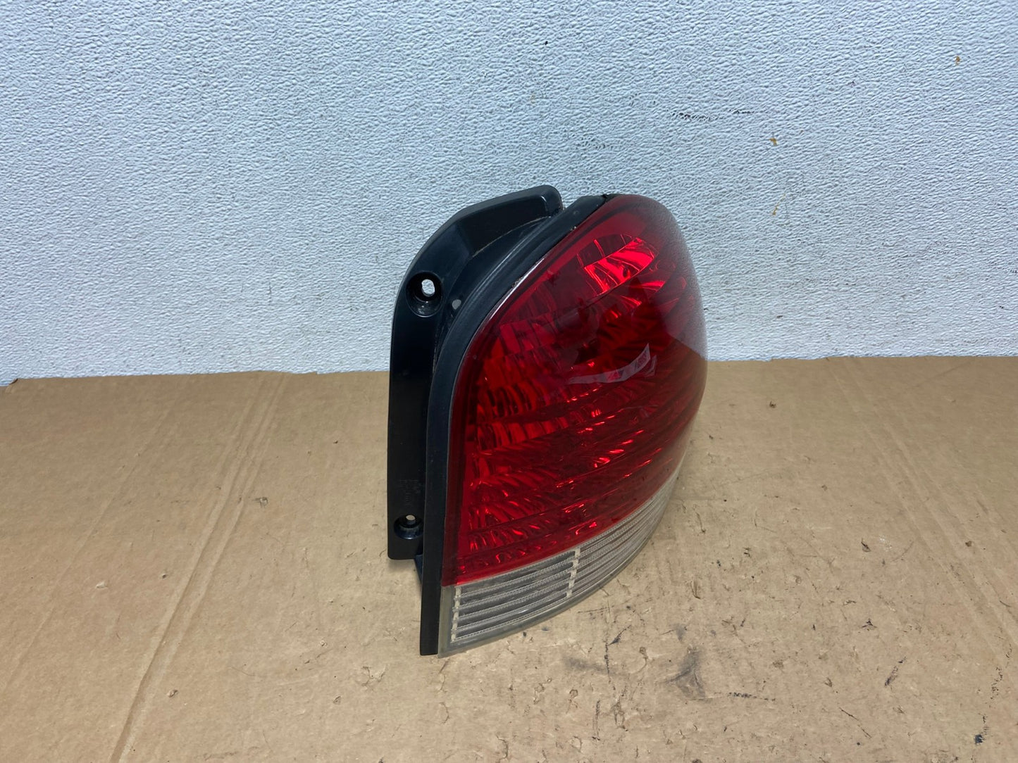 2005 to 2006 Hyundai Santa Fe Right Passenger Rh Side Tail Light AD3264 LK2