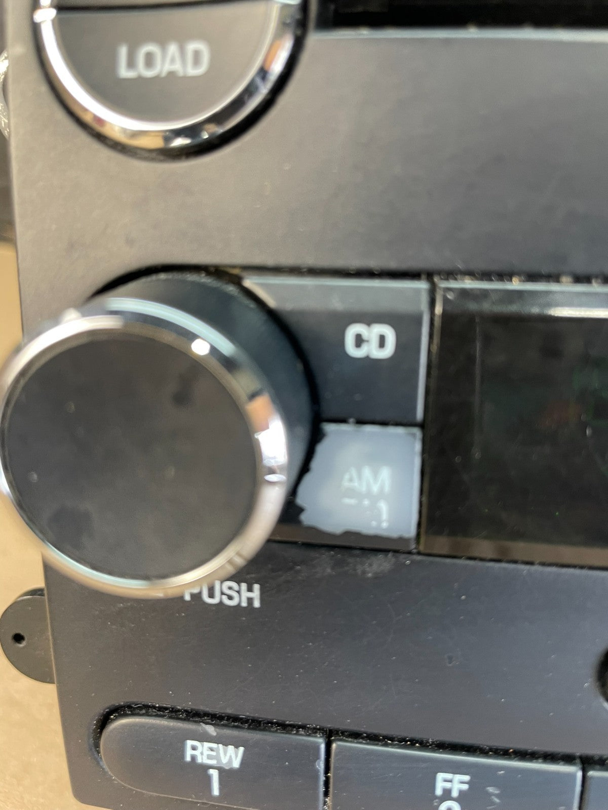 2008 - 2009 Ford Taurus X AM FM Radio MP3 6 Disc CD Player Auxiliary ad5936 DG1