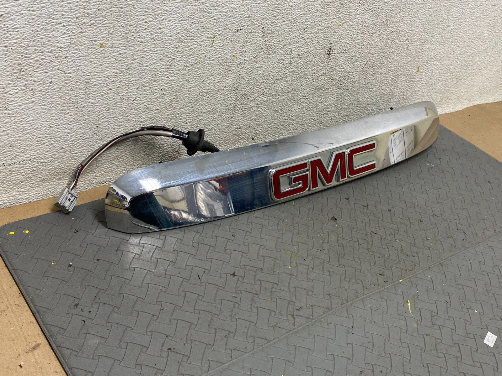 2010-2015 Gmc Terrain Lift Gate Handle Trim Back Up Camera Chrome Panel C6027 DG2