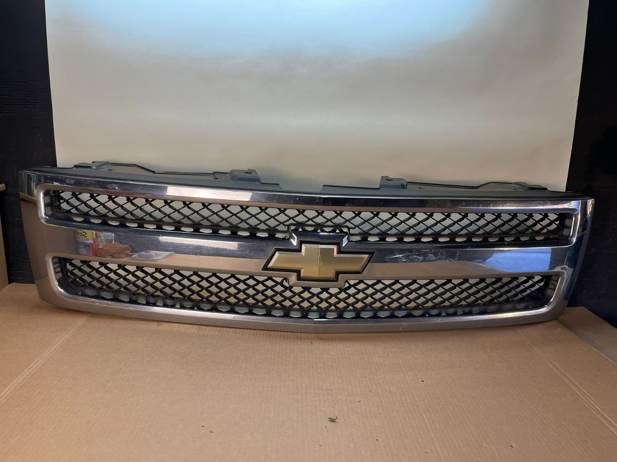 2007 to 2013 Chevrolet Silverado 1500 Front Chrome Grille Grill AJ1034 DG0