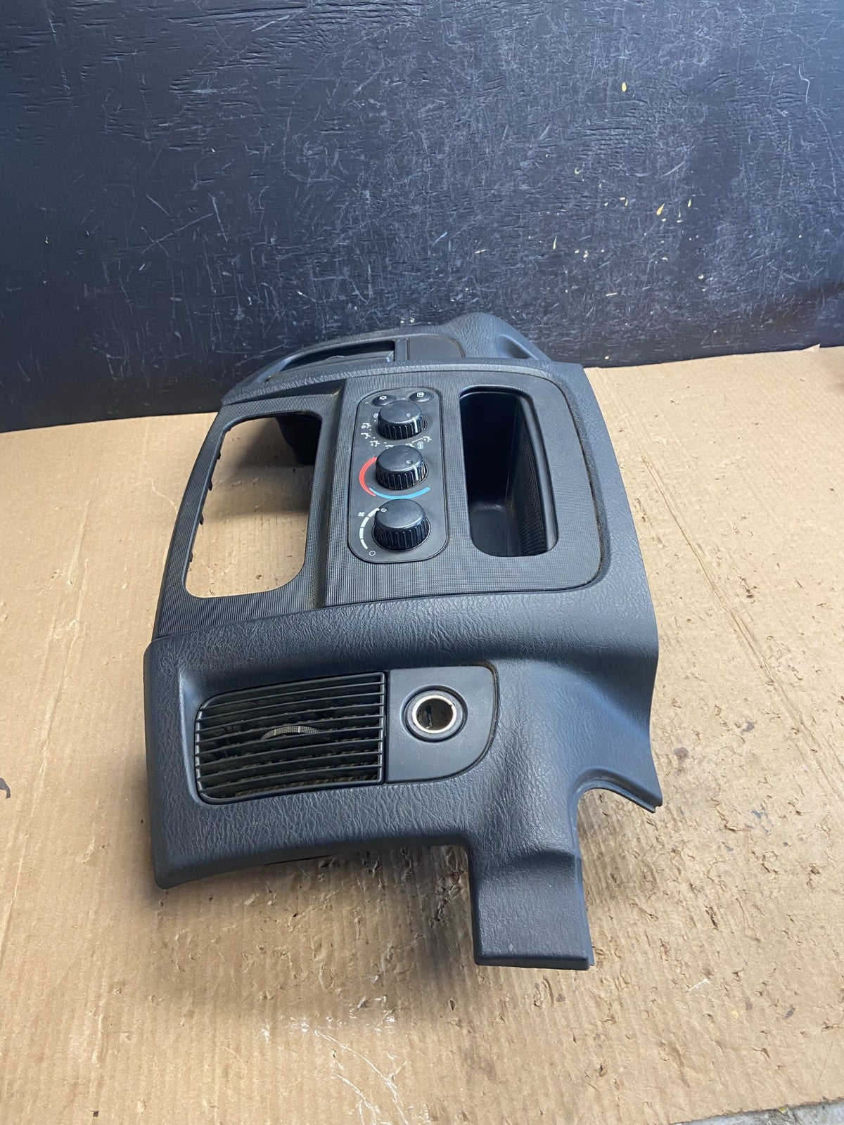 2002 to 2005 Dodge Ram Radio Climate Control Dash Air Vent Bezel Trim AF1522 DG1