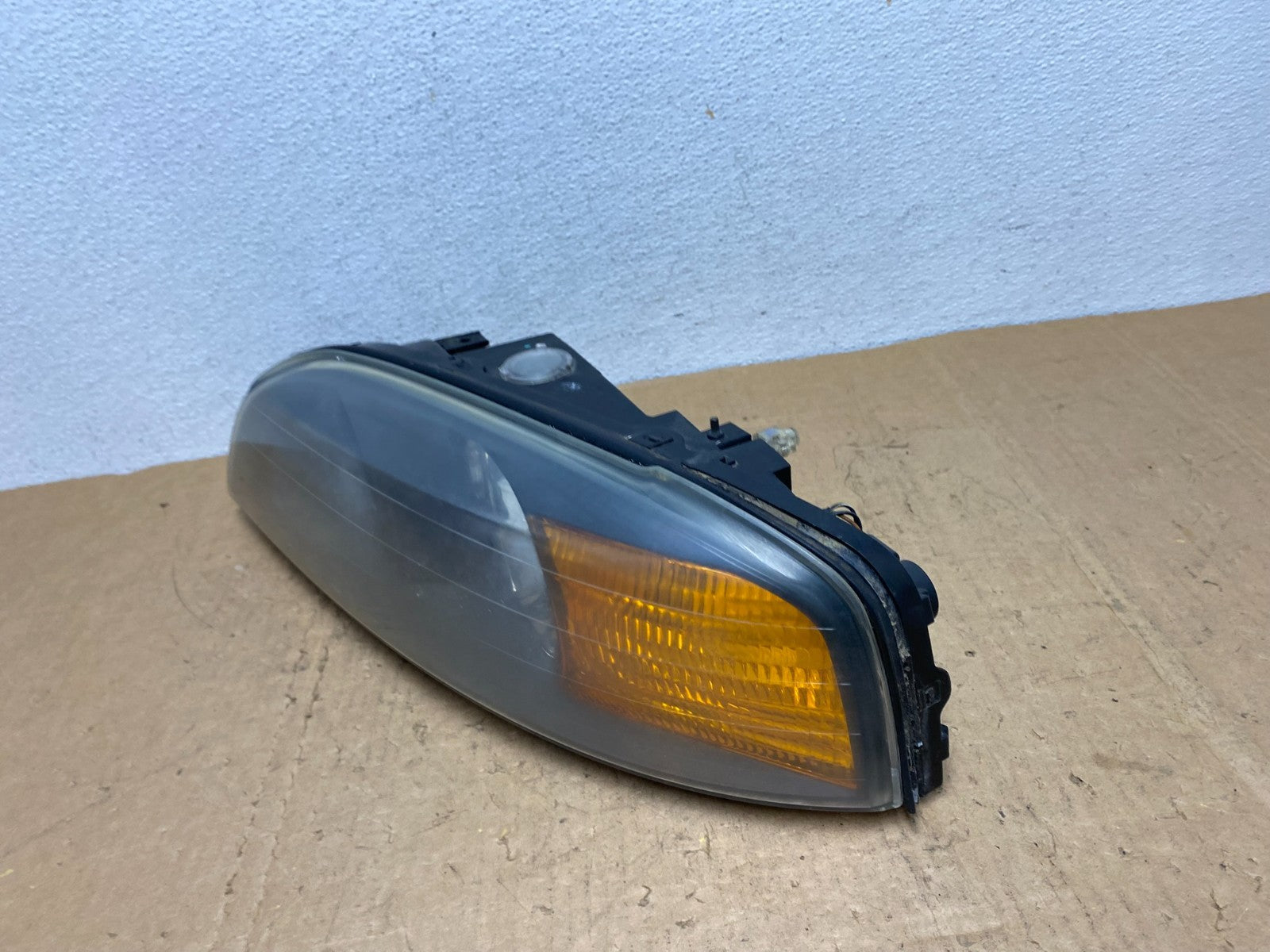 2000 to 2002 Lincoln Ls Left Driver Lh Side Headlight Halogen AD0616 DW1
