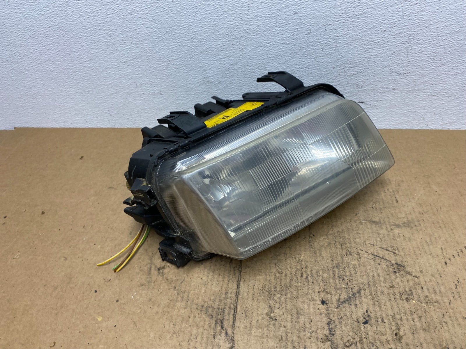Halogen 1996 to 1999 Audi A4 Right Passenger RH Side Headlight ac3683 DG2