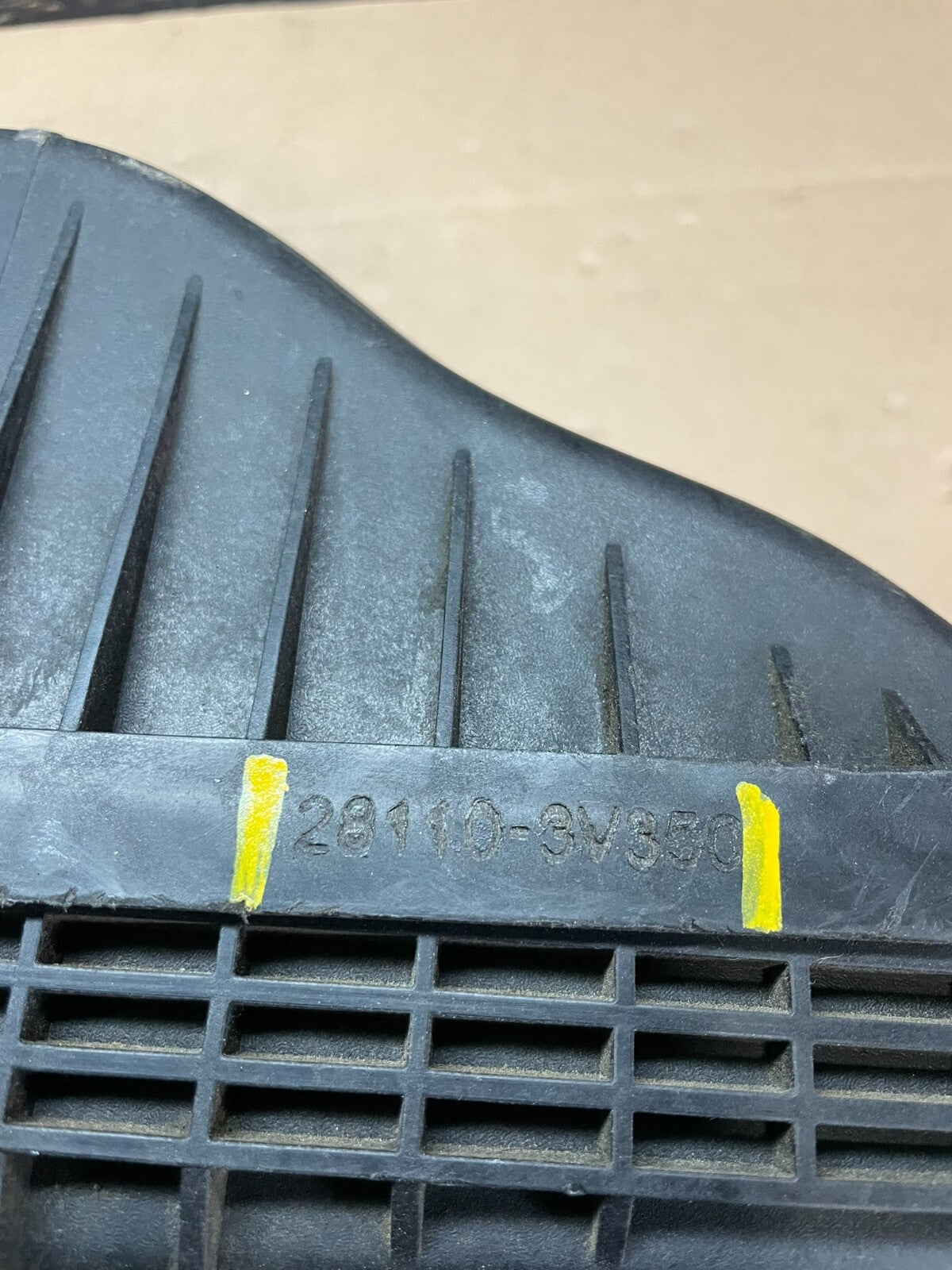 2012 to 2017 Hyundai Azera Air Intake Cleaner Box M9022 OEM DG8