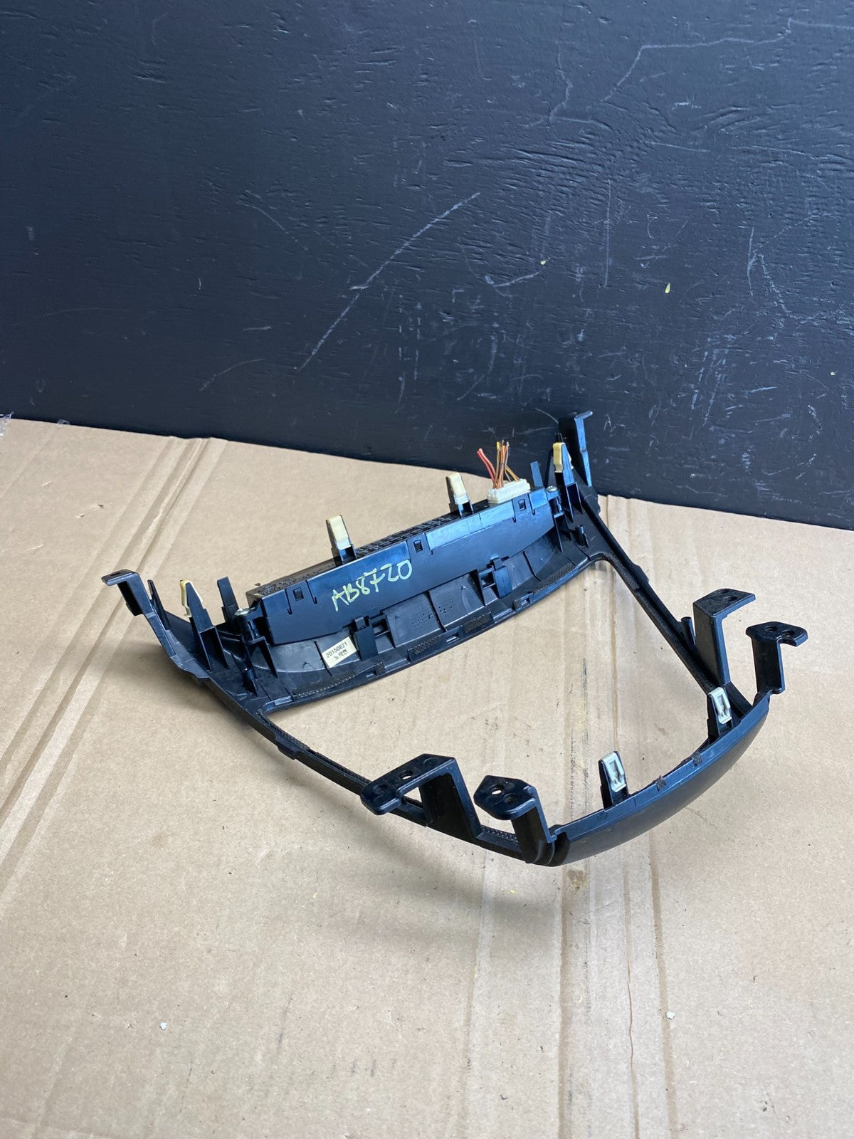 2014-2016 Hyundai Elantra Center Radio Climate Control Air Vent Bezel ab8720 DG3