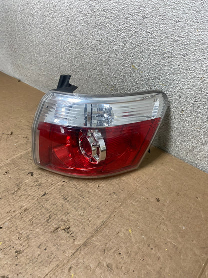 2007 to 2012 GMC Acadia Halogen Tail Light Right Passenger RH Side AA36551