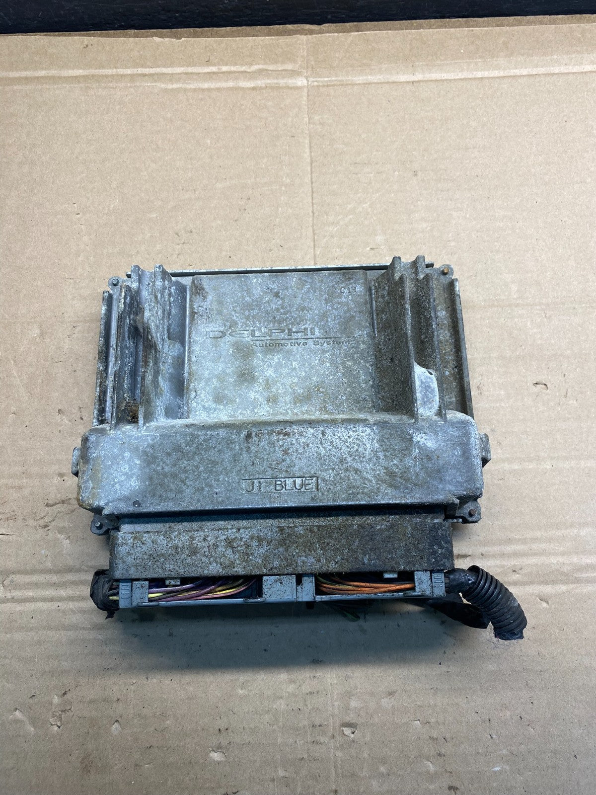 2001-2002 Silverado Tahoe Engine Computer Module 12200411 ECM ECU AE9907 DW1