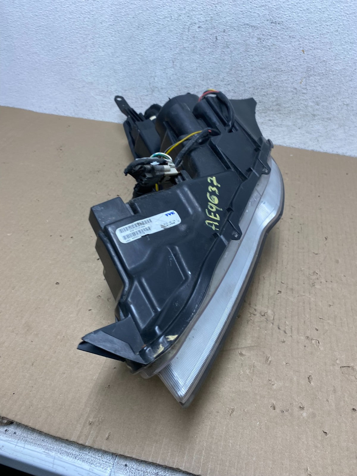 2010-2012 Subaru Legacy Outback Right Passenger Headlight TYC AE9637 DW9
